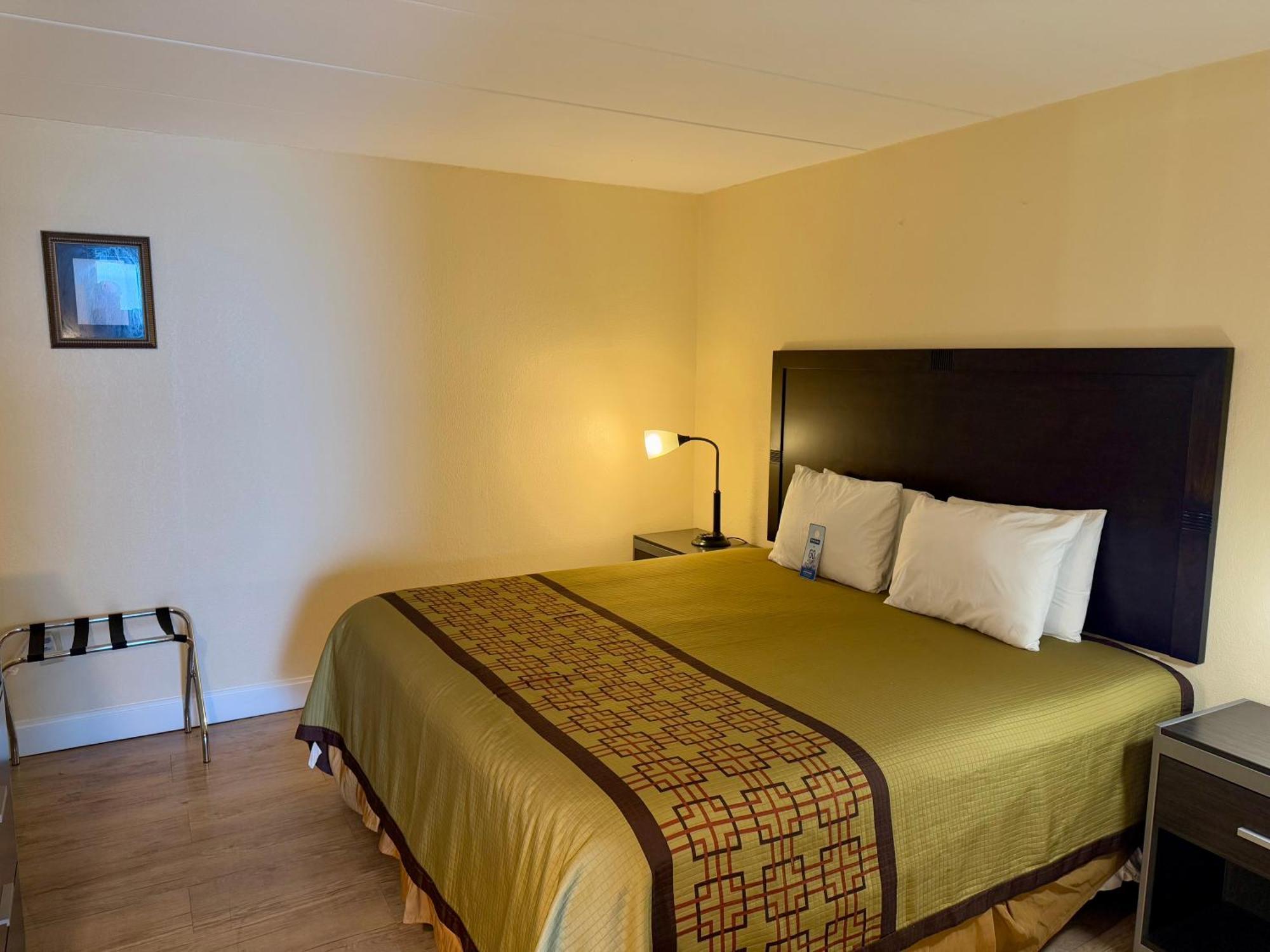 1 King Bed One-Bedroom Oceanfront Non-Smoking