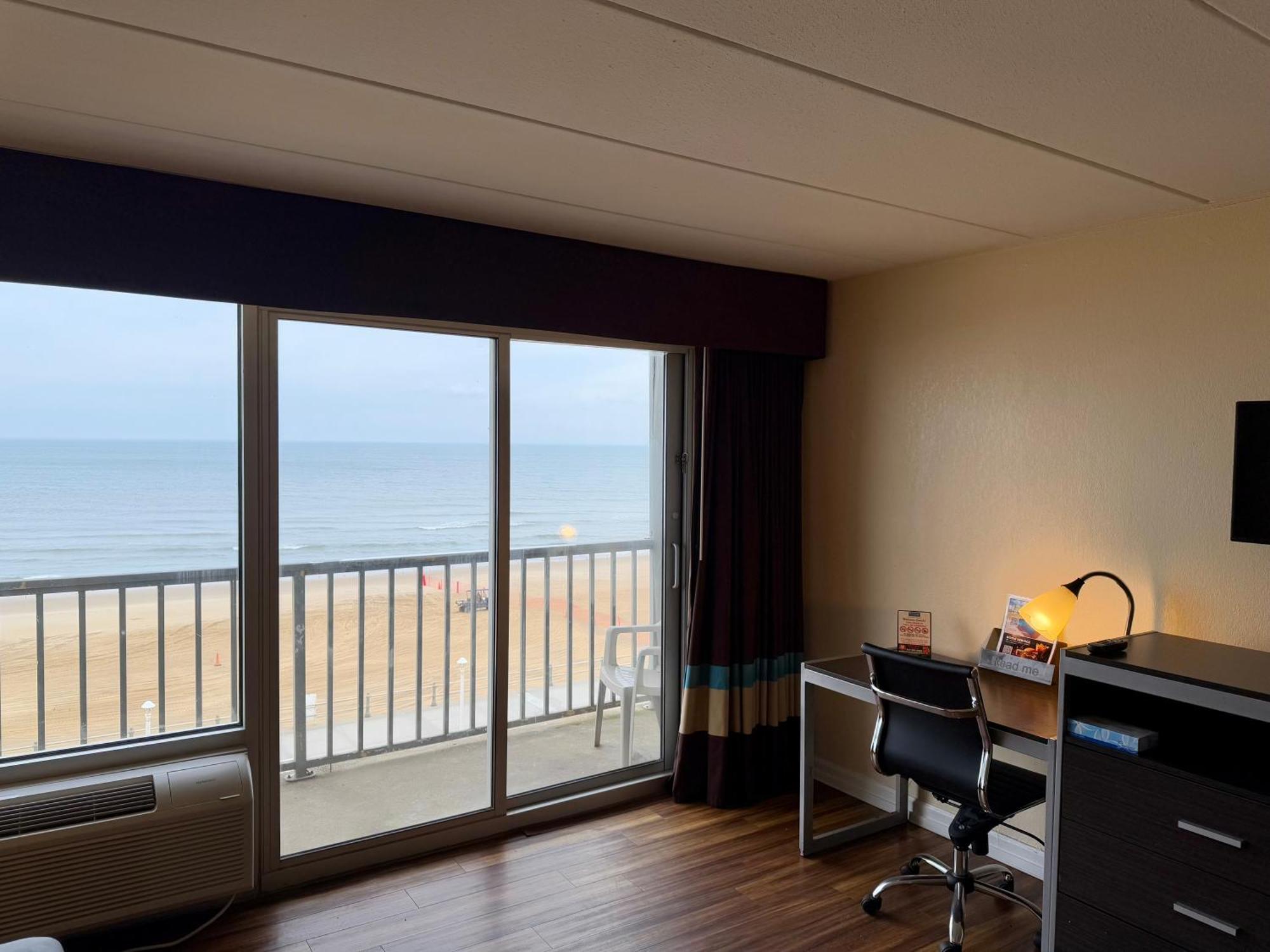 2 Double Beds One-Bedroom Oceanfront Non-Smoking