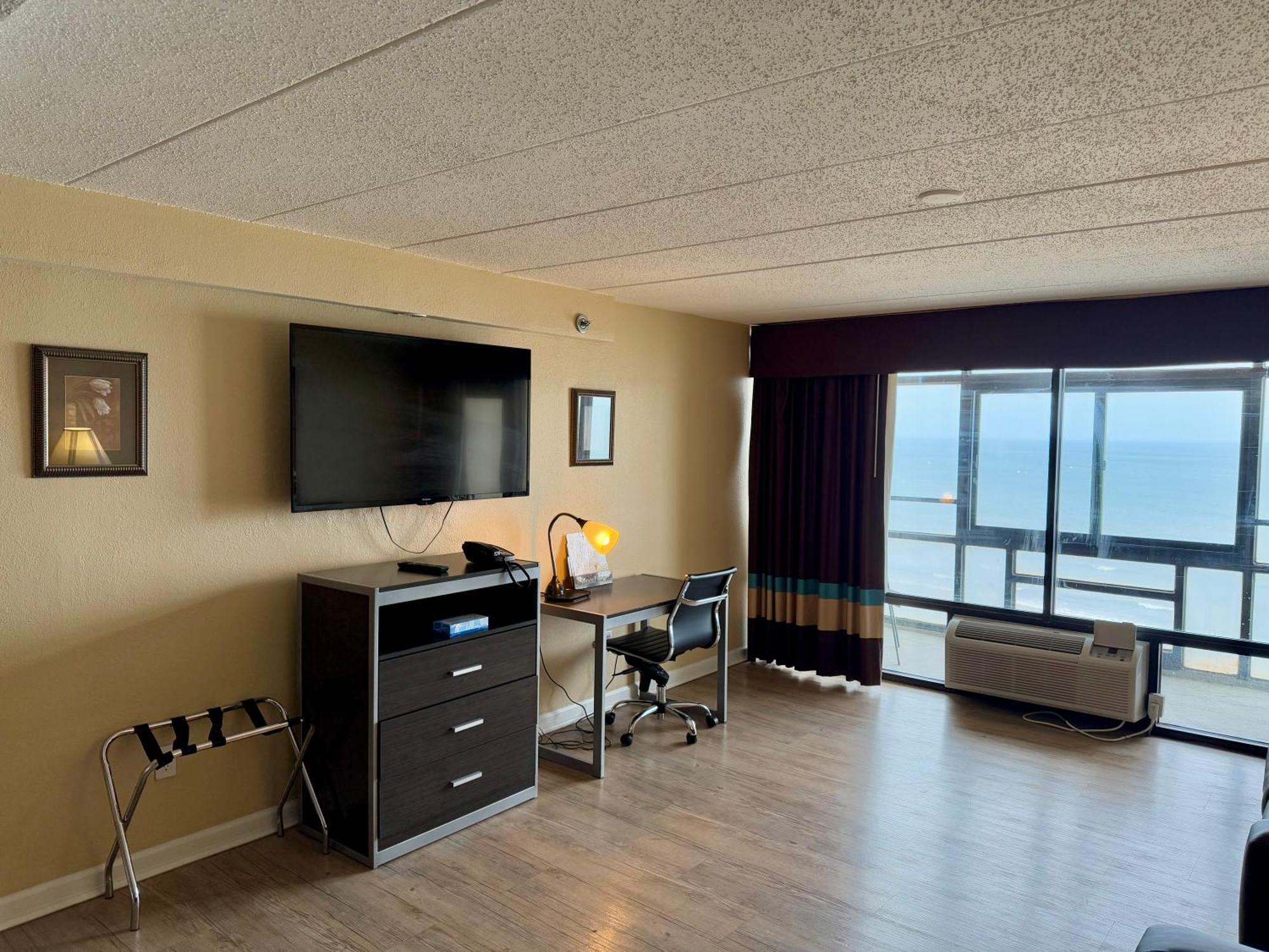 1 King Bed One-Bedroom Suite Oceanfront Non-Smoking