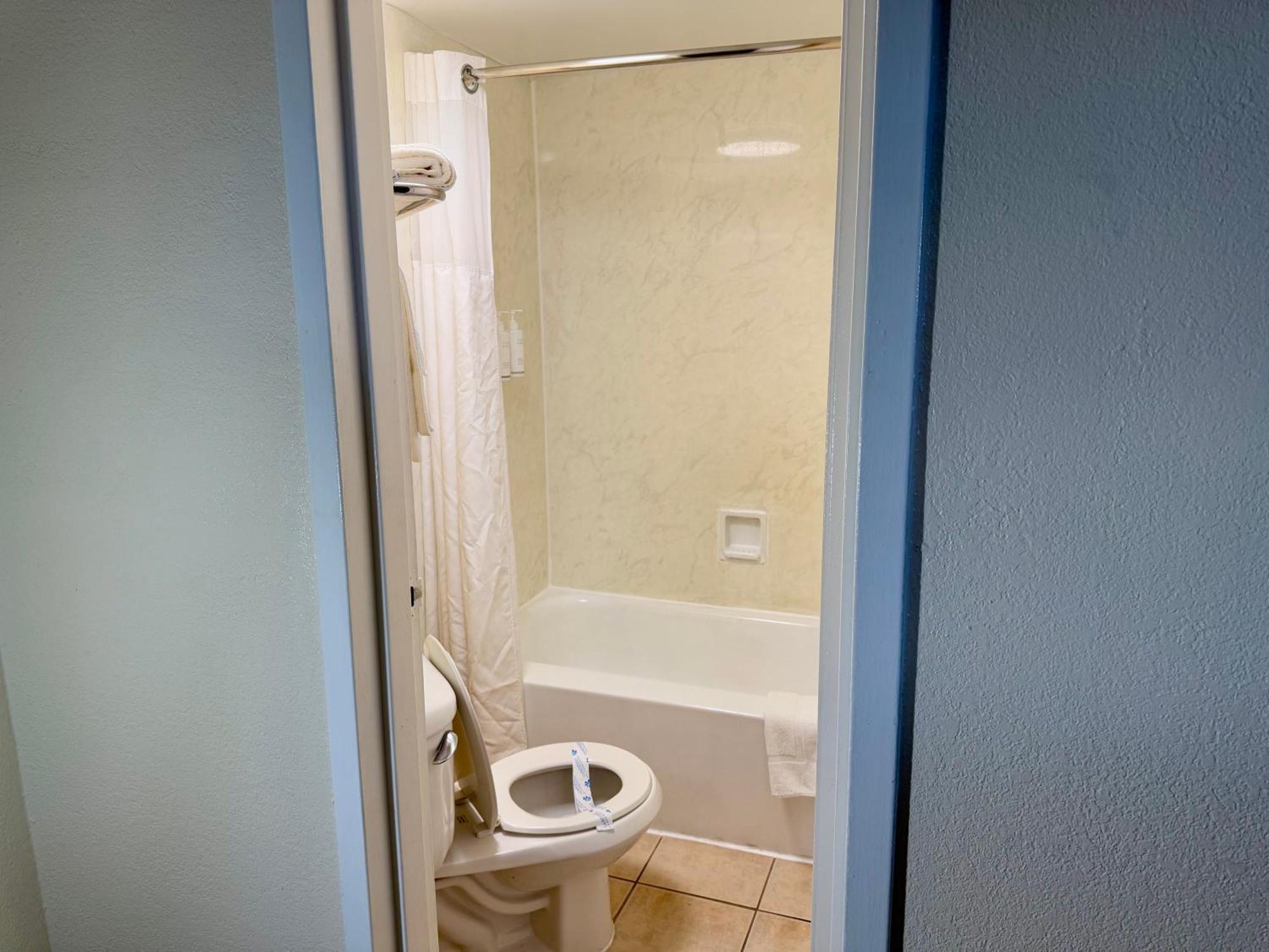 2 Double Beds One-Bedroom Oceanfront Non-Smoking