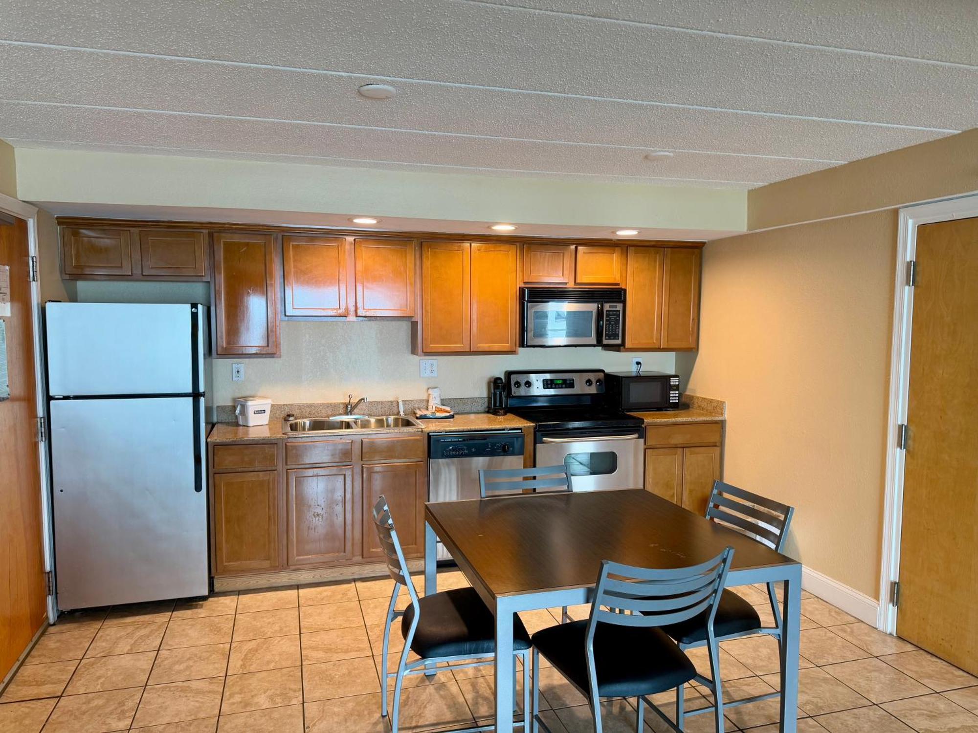 1 King Bed One-Bedroom Suite Oceanfront Non-Smoking