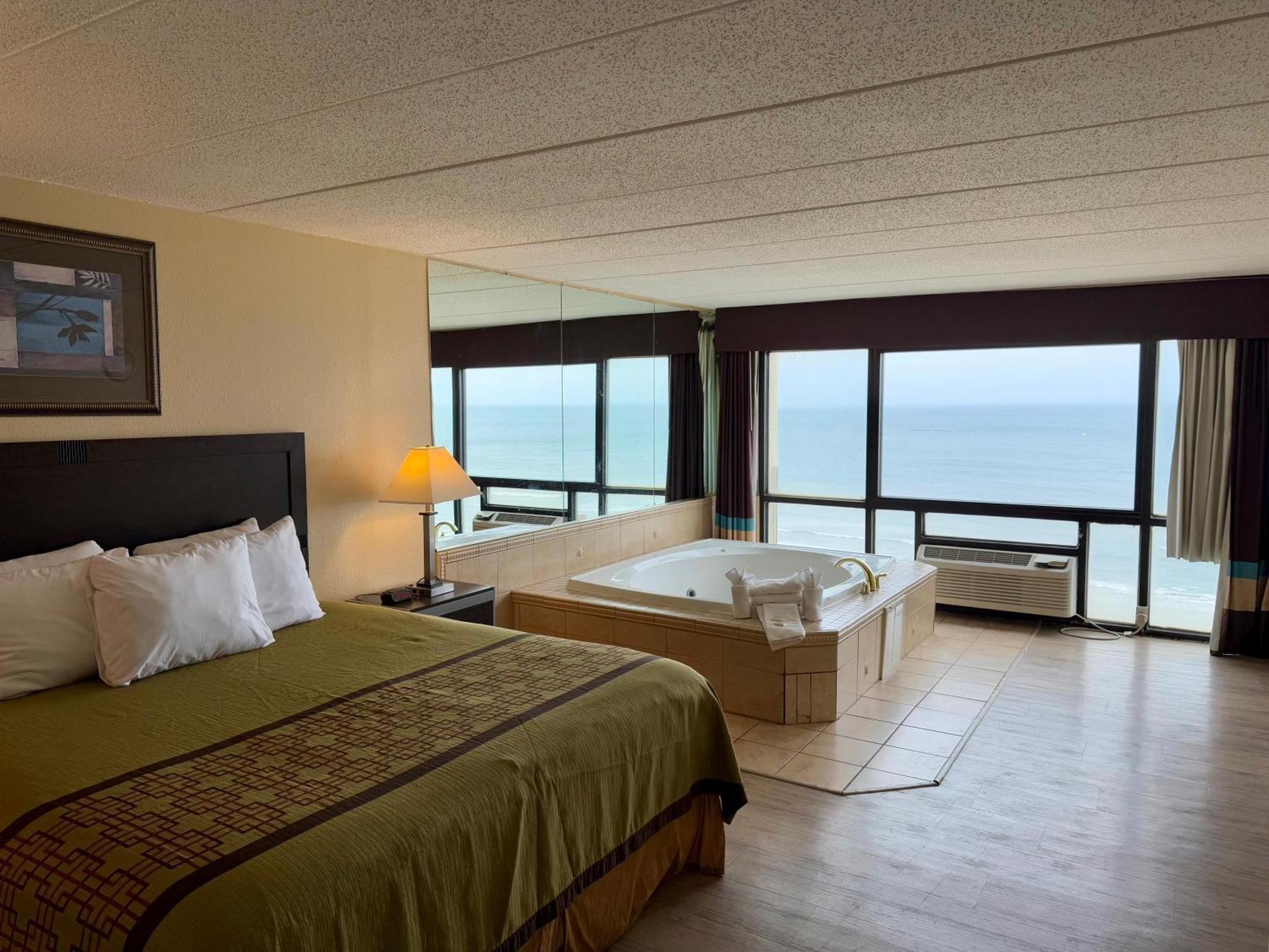 1 King Bed One-Bedroom Suite Oceanfront Non-Smoking