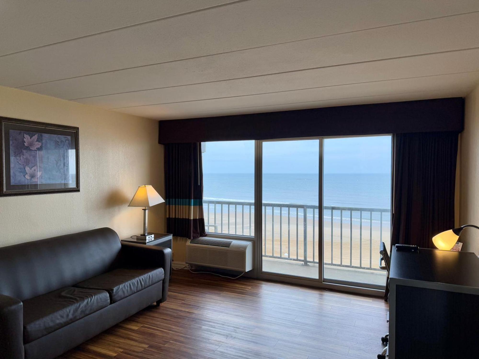 2 Double Beds One-Bedroom Oceanfront Non-Smoking