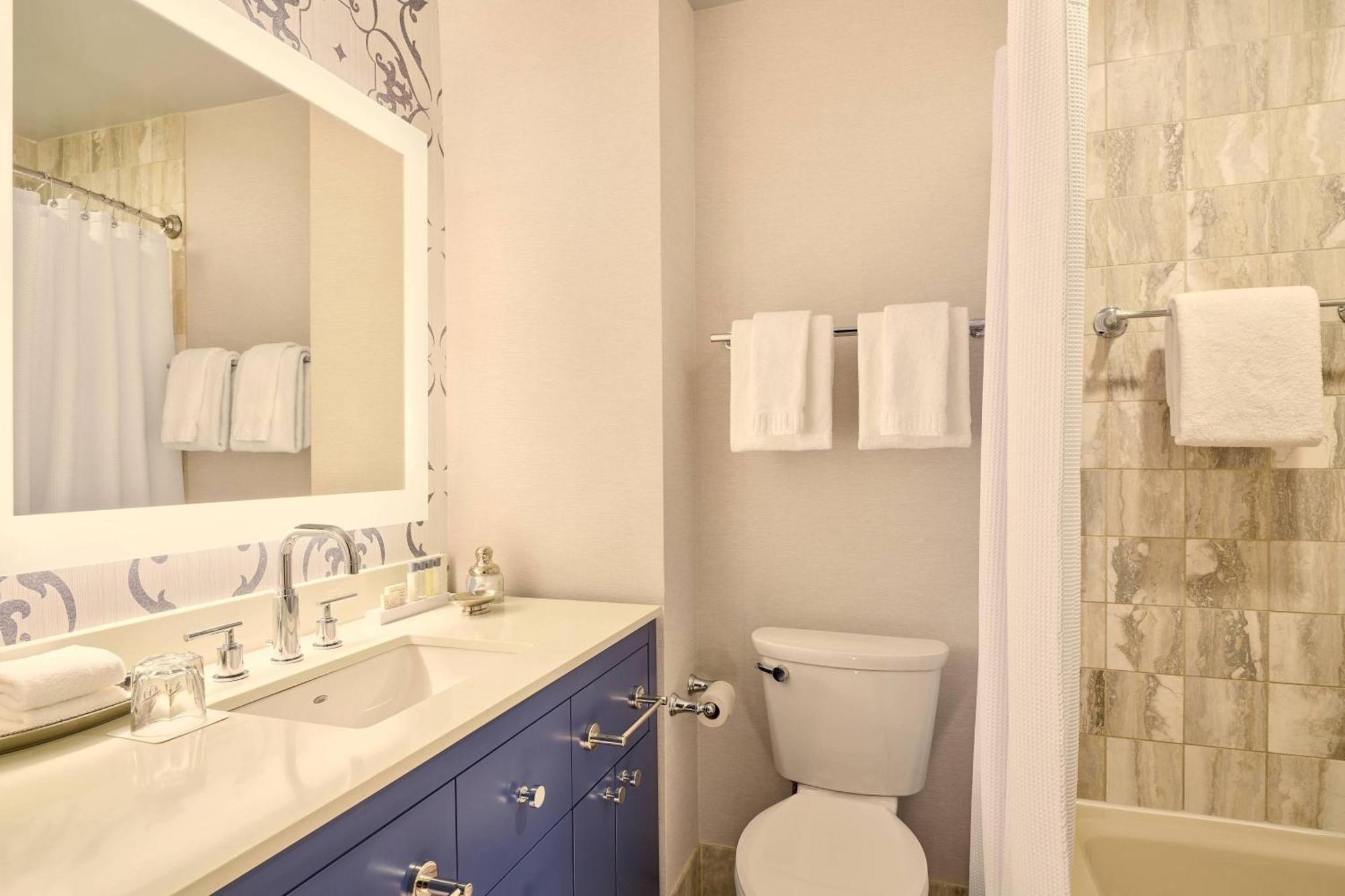 Author's Queen, Guest room, 1 Queen, High floor