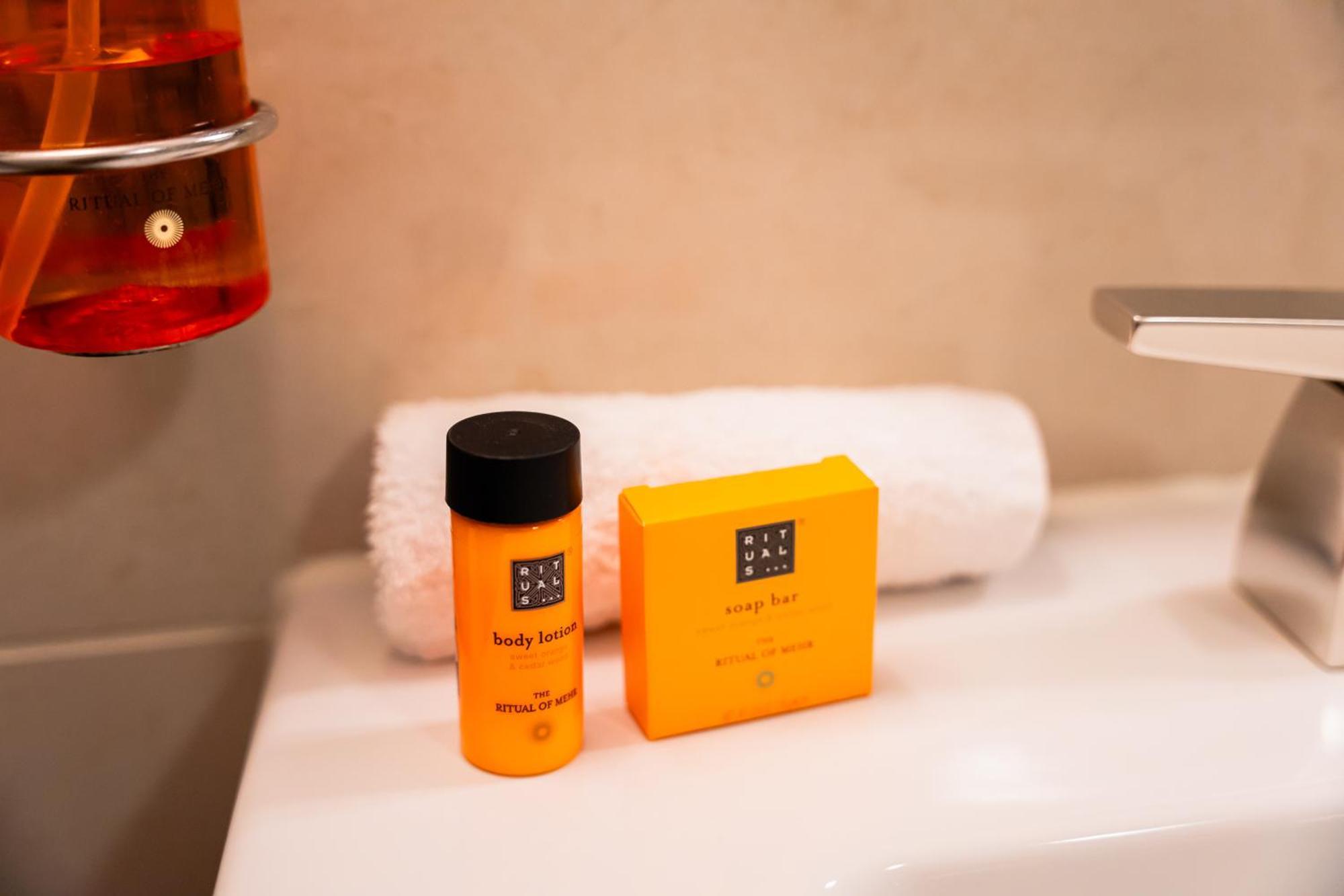 King Suite with Bath,1643194731:JPEG