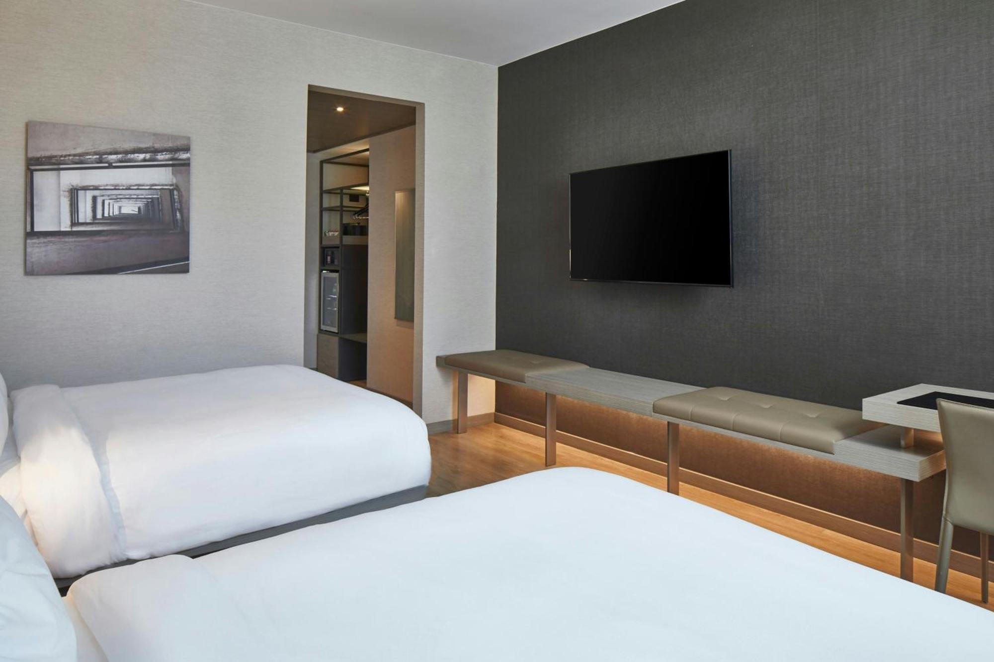 Queen Room Two Queen Beds Hearing Accessible