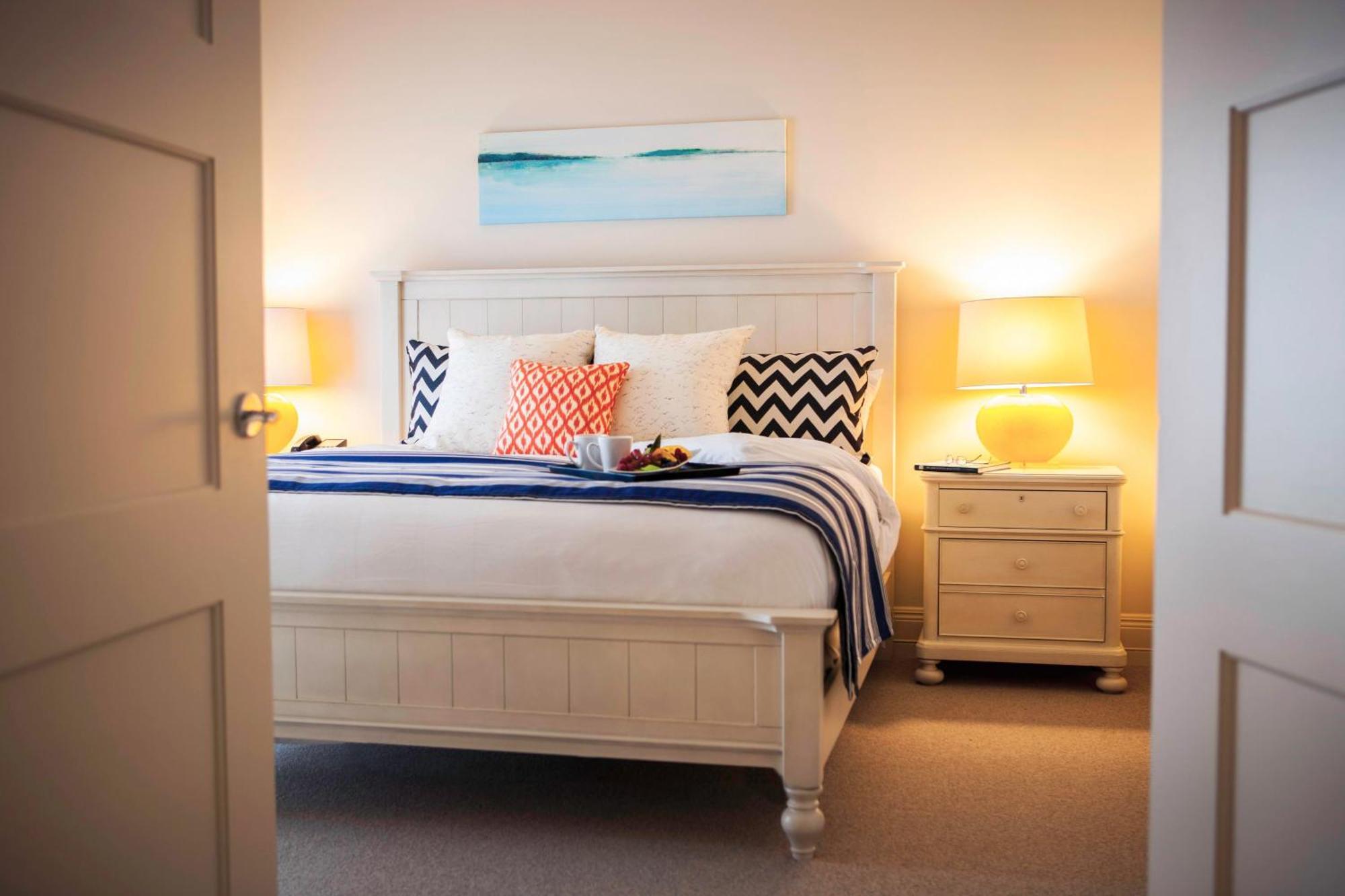 Master Suite-Lakeview