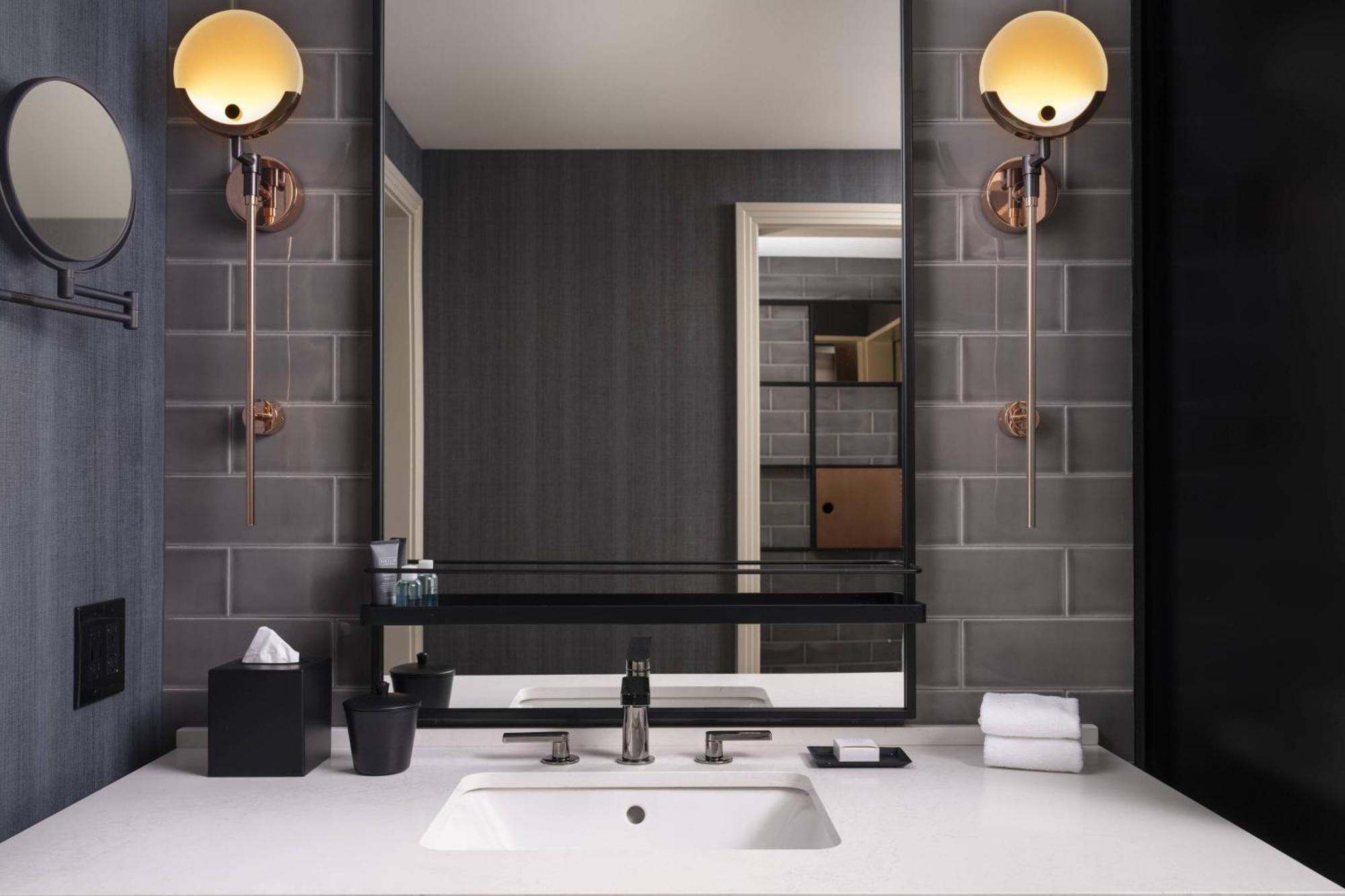 King Room with City View - Hearing Accessible/High Floor