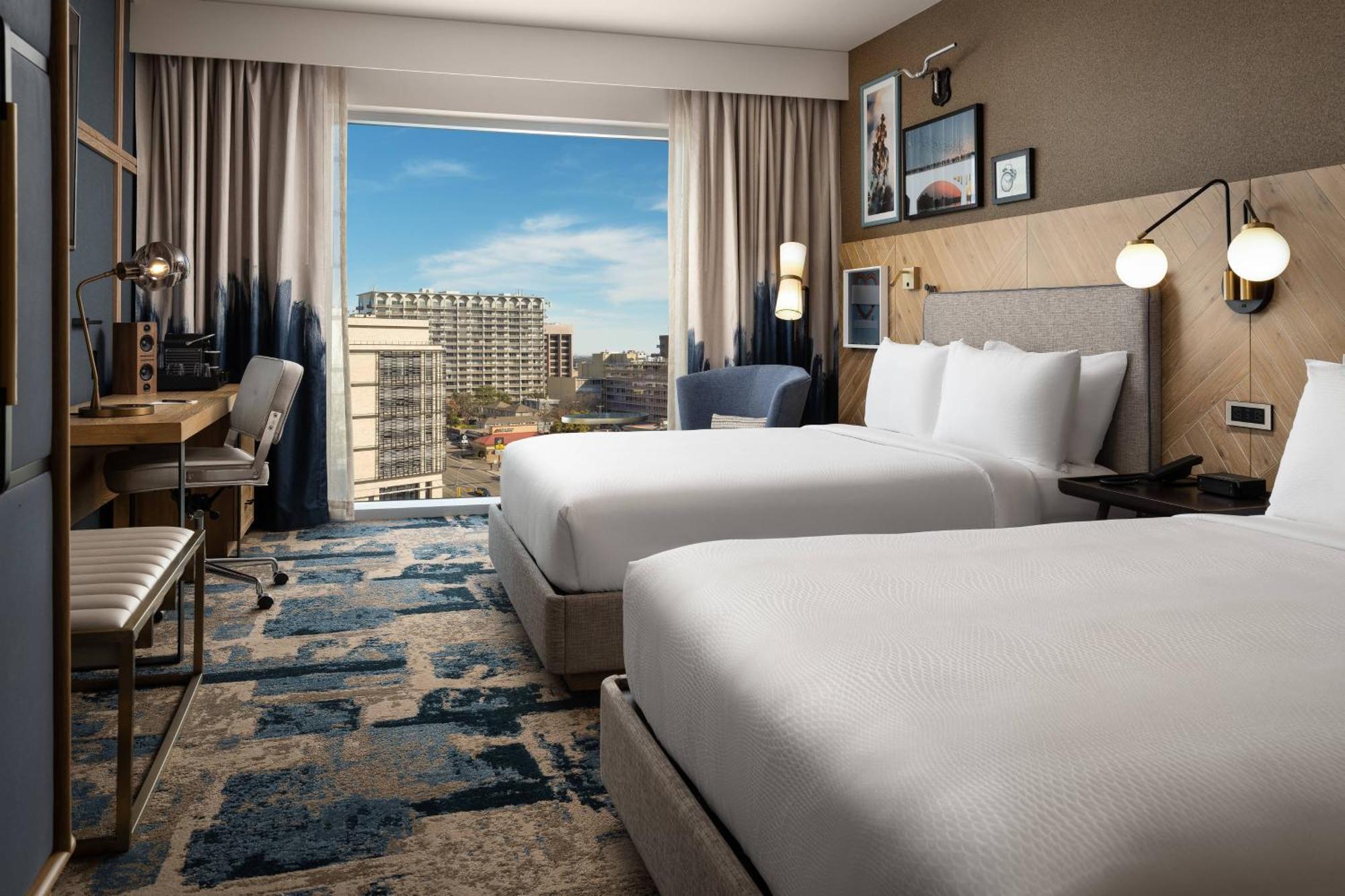 Guest room 2 Queen City view