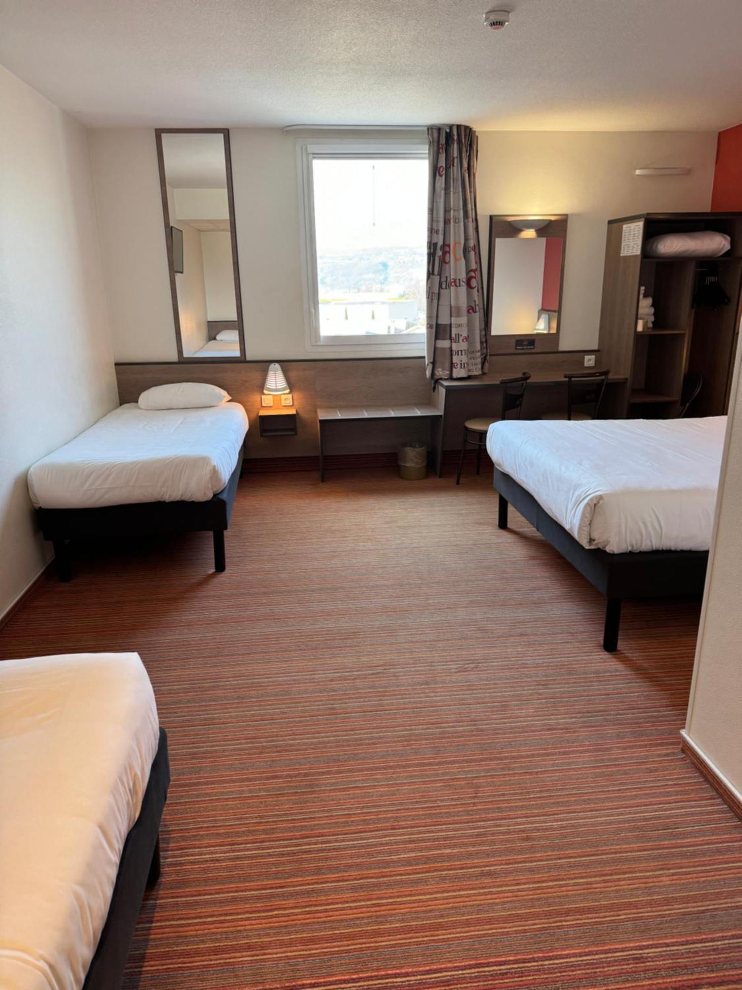 Family Room (4 Adults + 1 Child),1643774334:JPEG