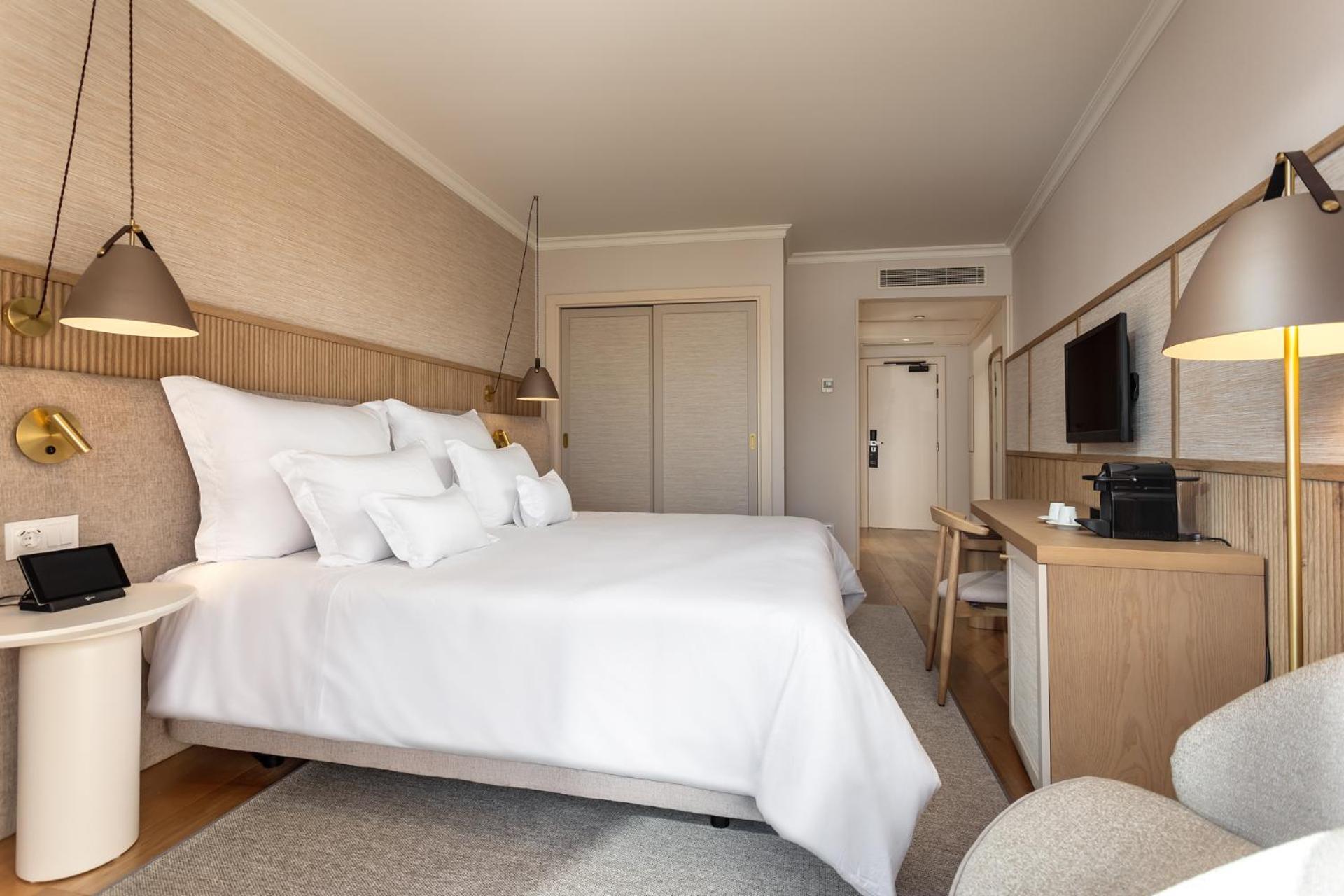Doppel-/Zweibettzimmer mit Blick auf das Resort