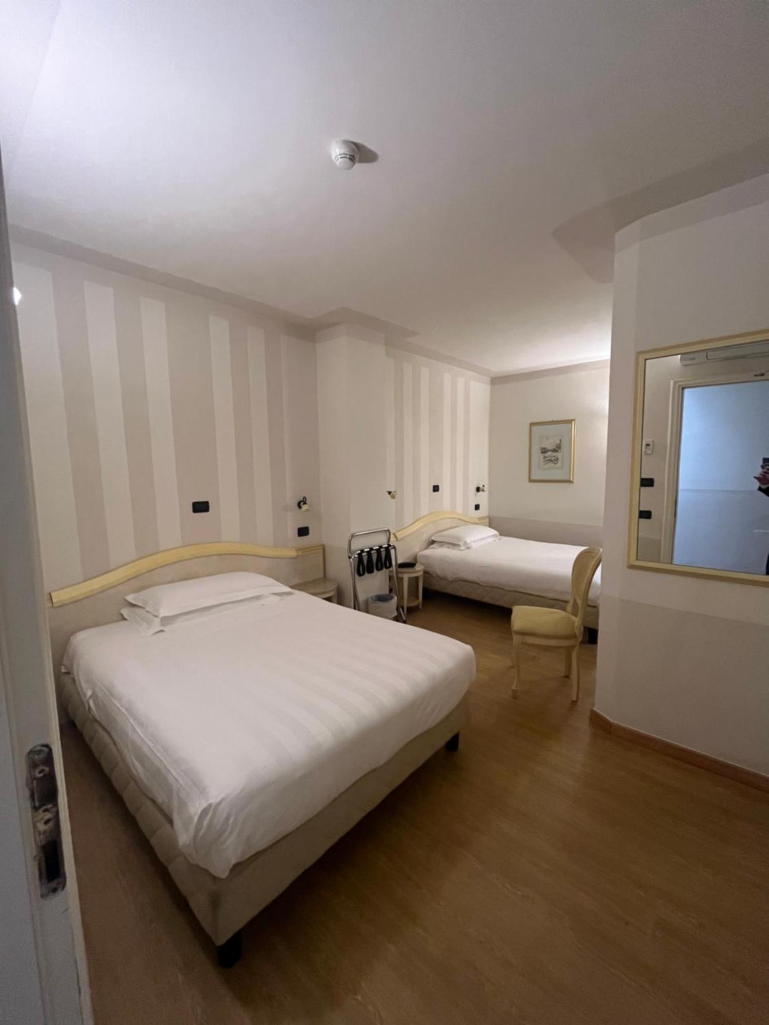 Tweepersoonskamer met 2 Aparte Bedden