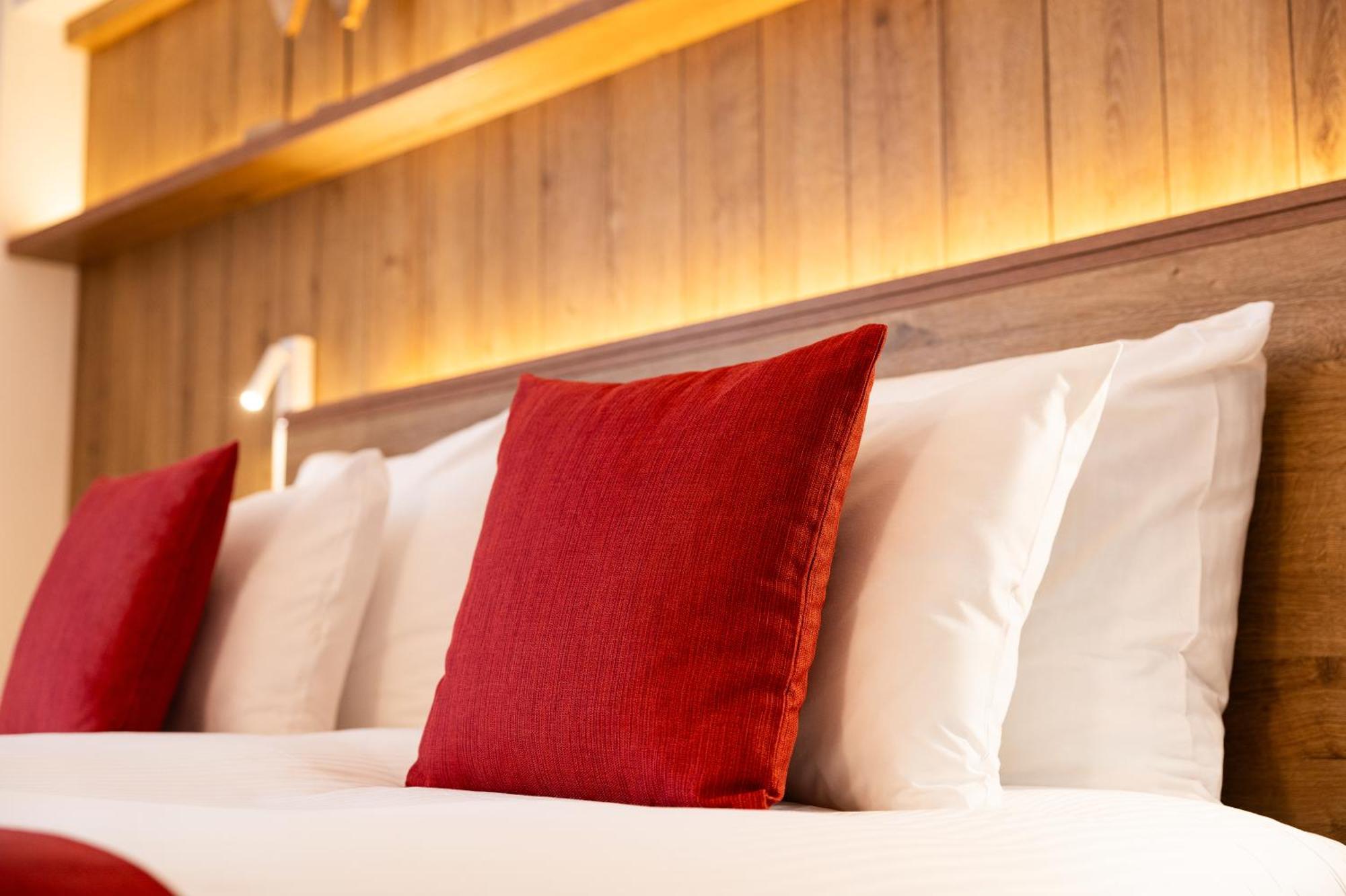 Superior Deluxe Double or Twin Room,1645010005:JPEG