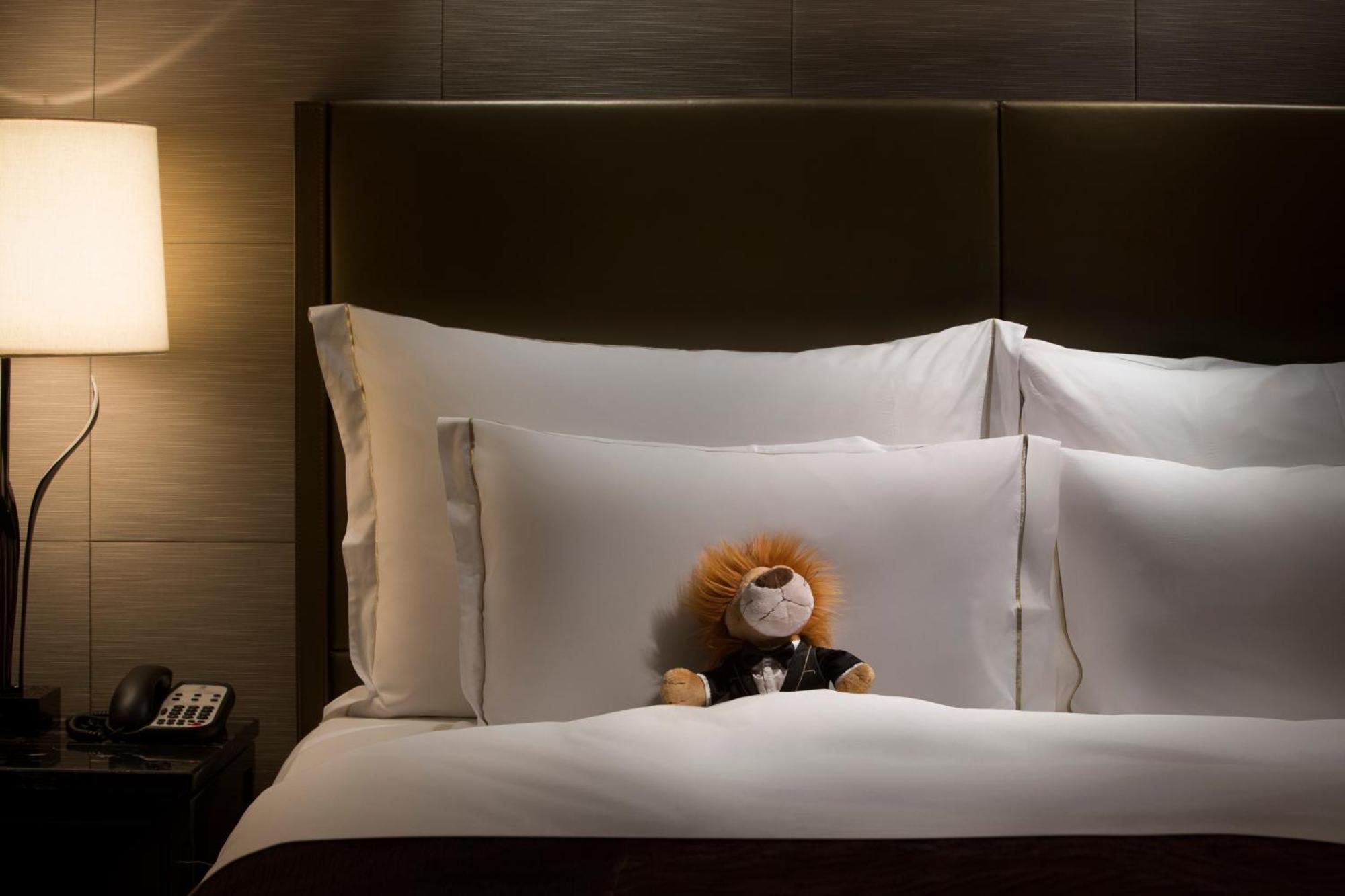 Familiesuite met één slaapkamer, kingsize bed, clubverdieping en uitzicht op zee