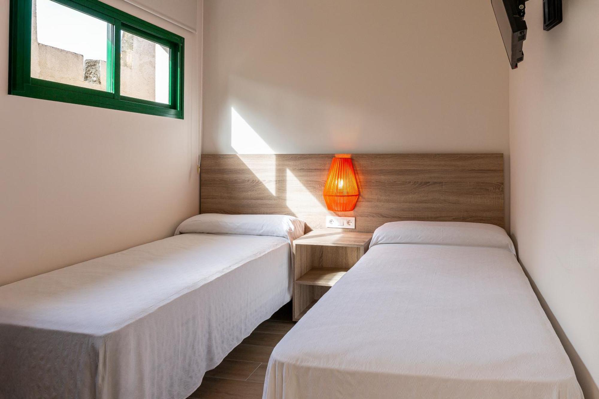 Appartement avec Balcon - Vue sur Piscine (2 Adultes + 1 Enfant)