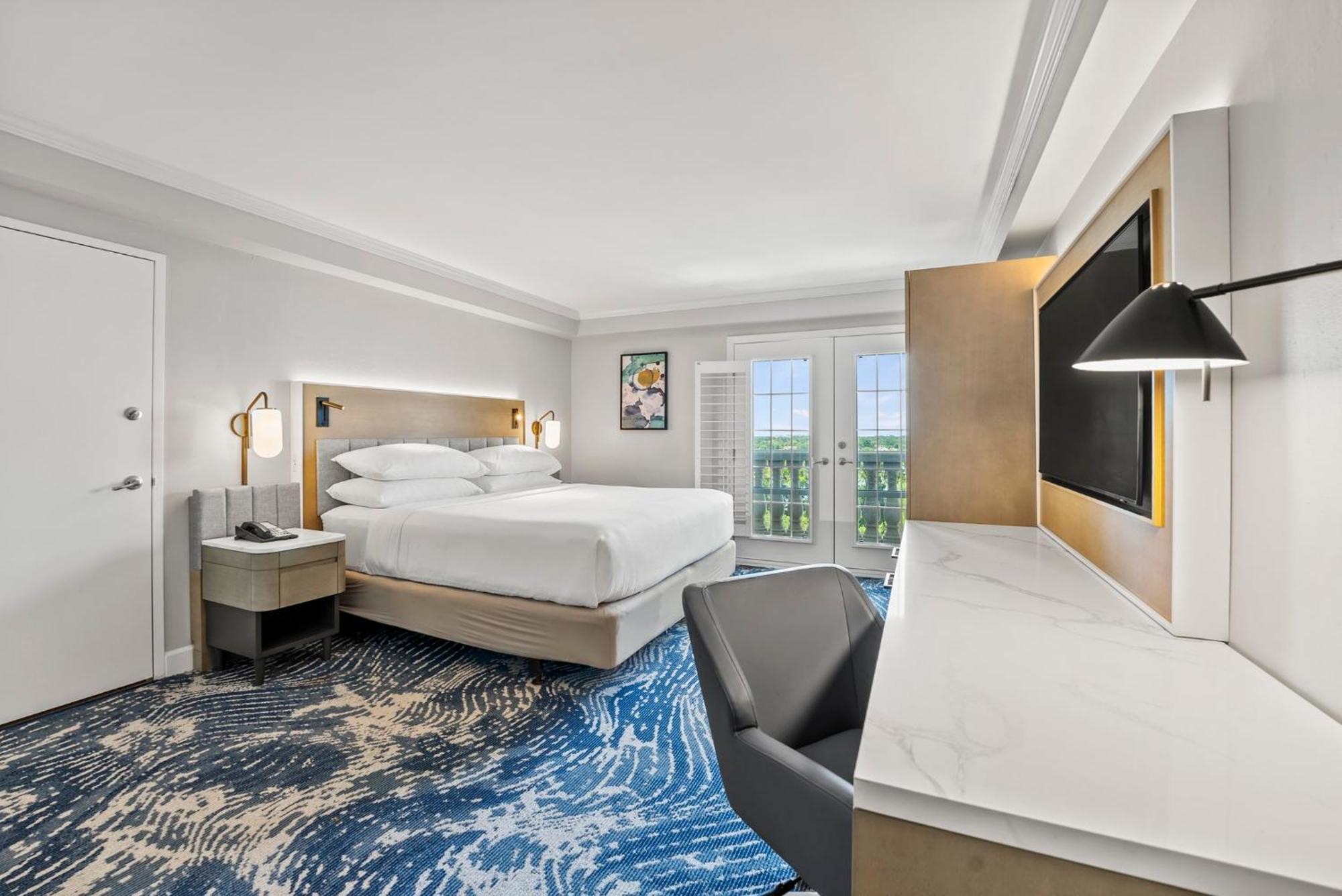 Standard King Room with Mobility Accessible Tub,1666645121:JPEG