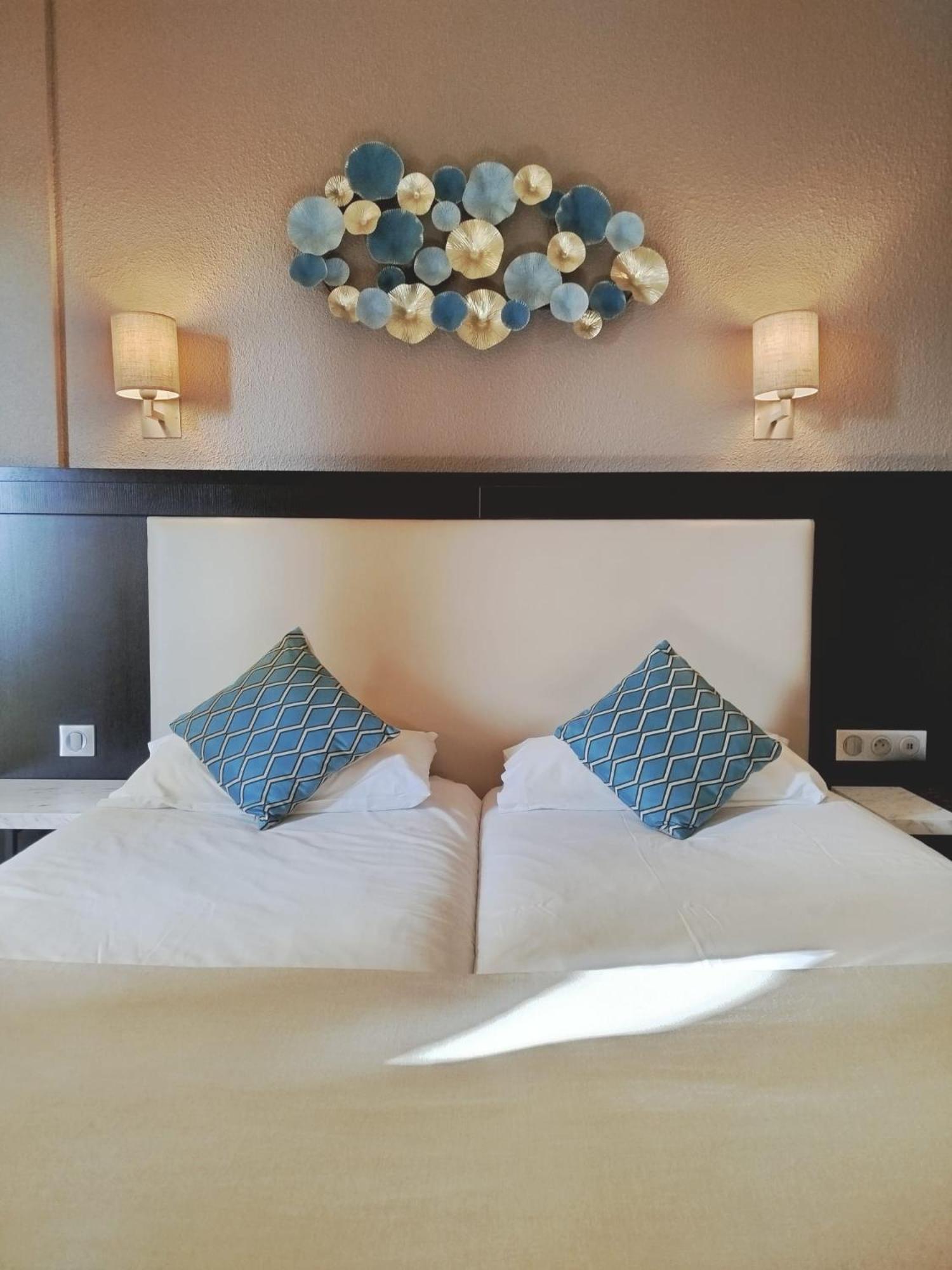 Twin Room - Sea Side,1646933596:JPEG