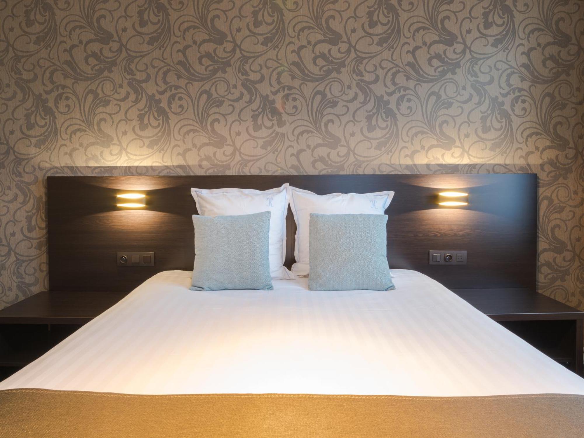 Small Double Room,1648898927:JPEG