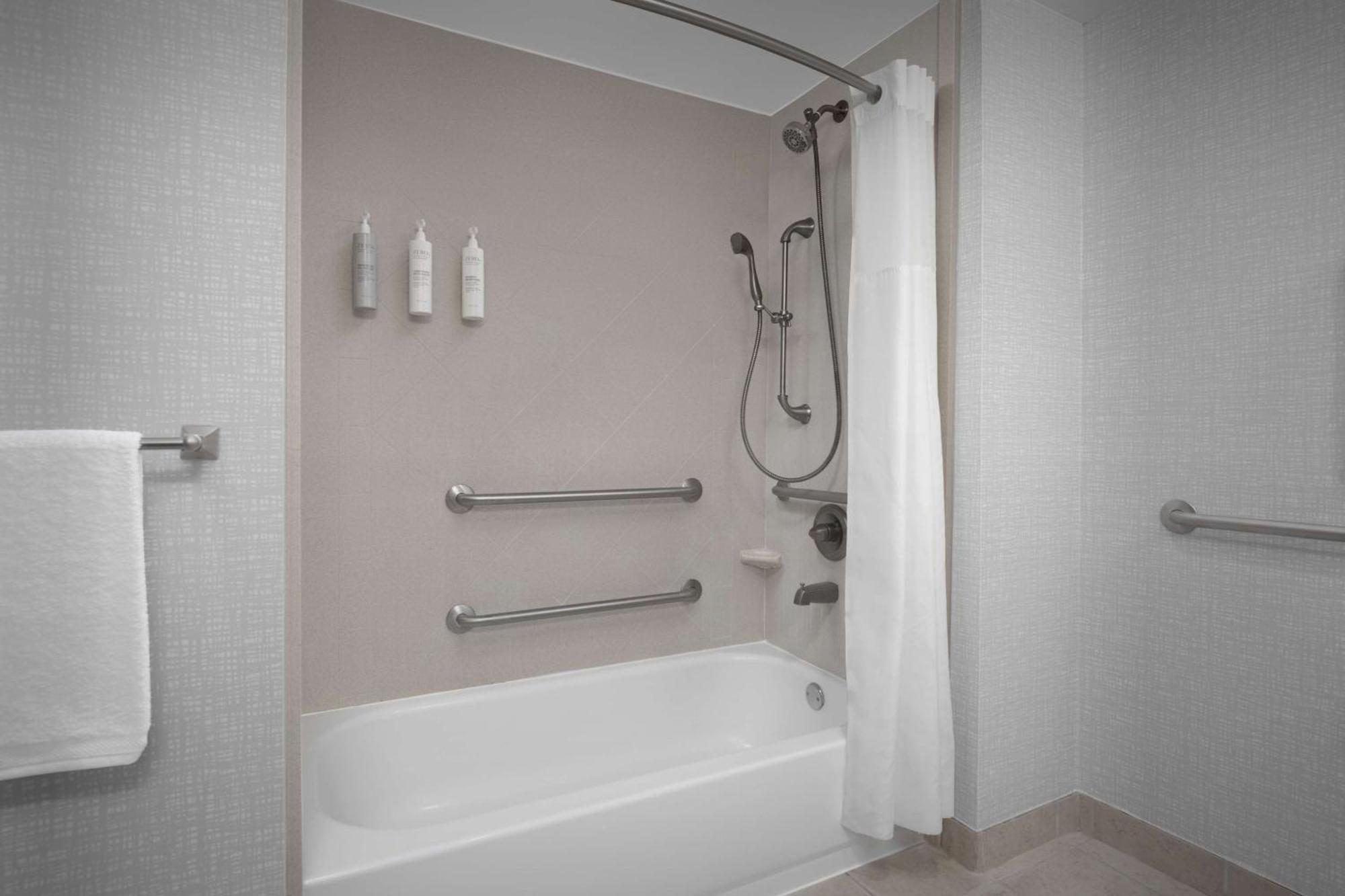 Queen Room with Two Queen Beds - Mobility Access/Non-Smoking,1648902350:JPEG