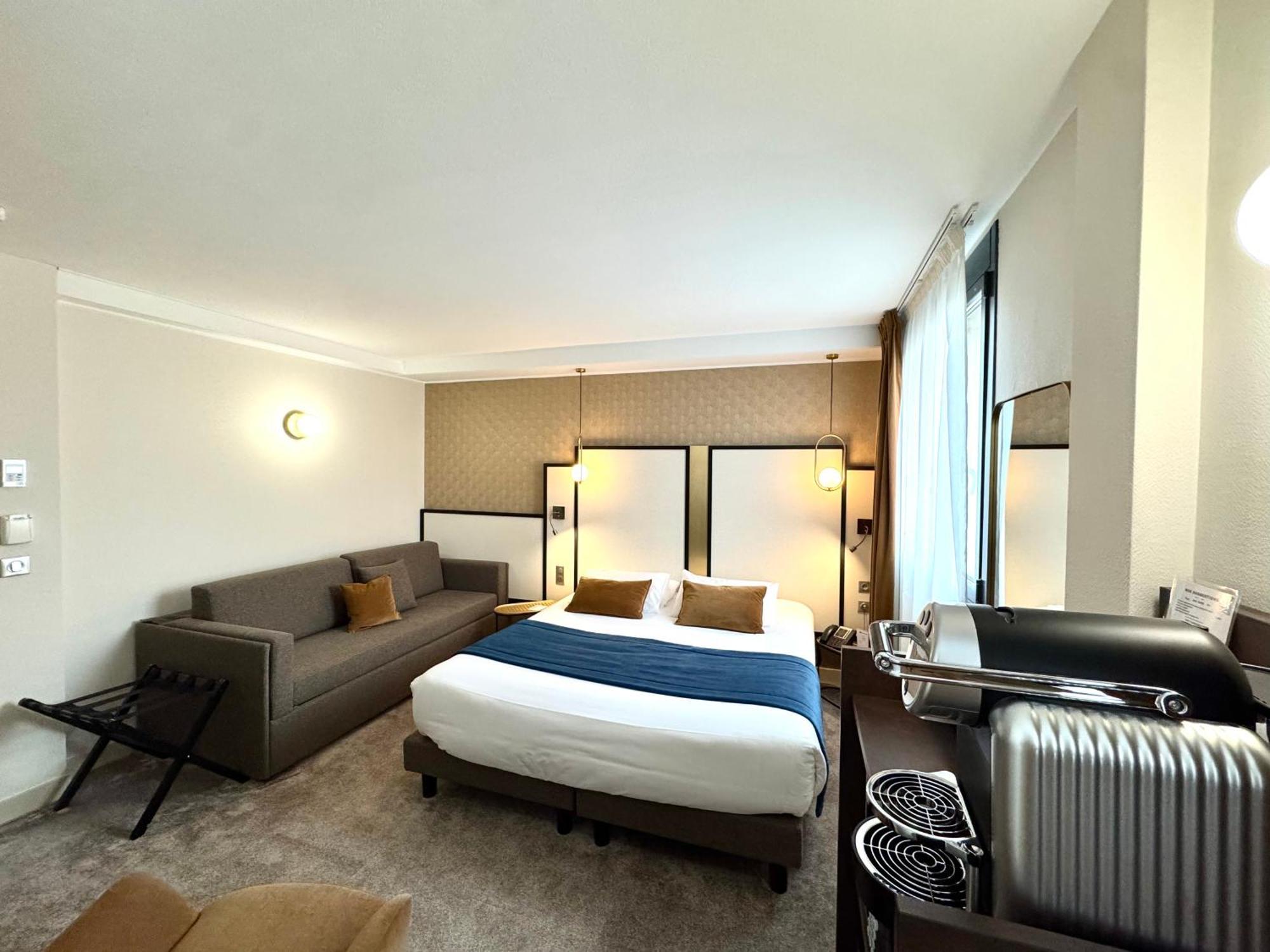Executive Room with One King and One Single Bed - Non-Smoking