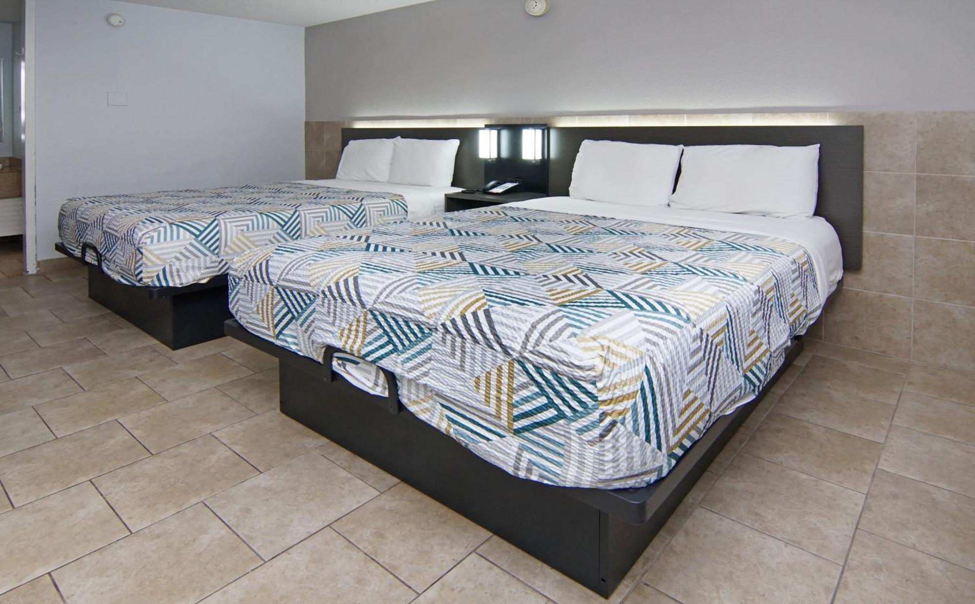 Quadruple Room - Non-Smoking