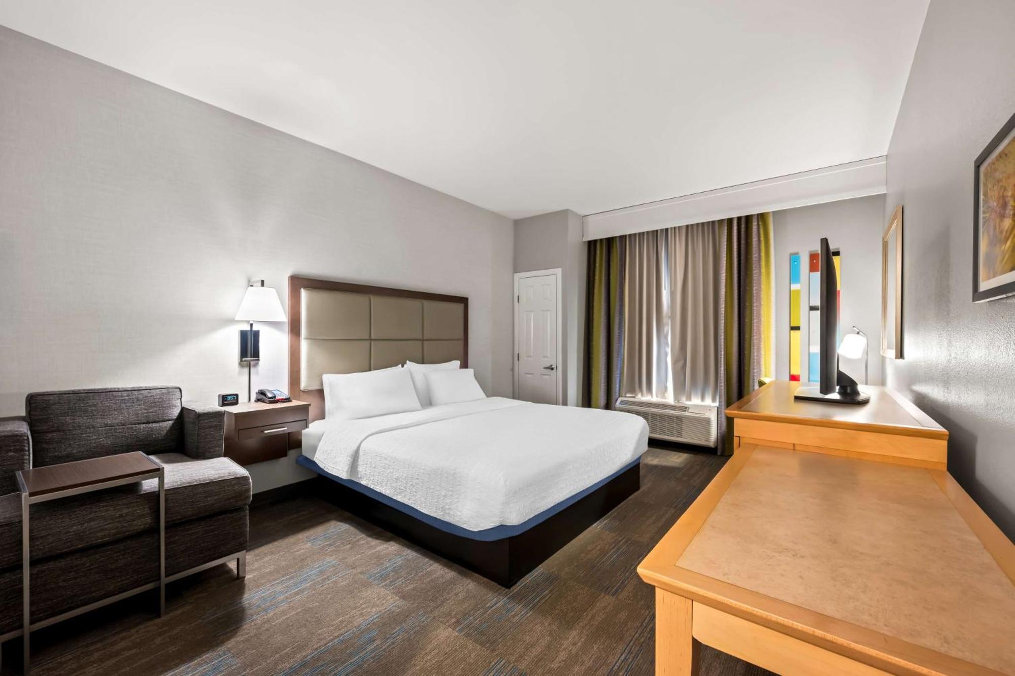 King Room with King Bed - Non-Smoking