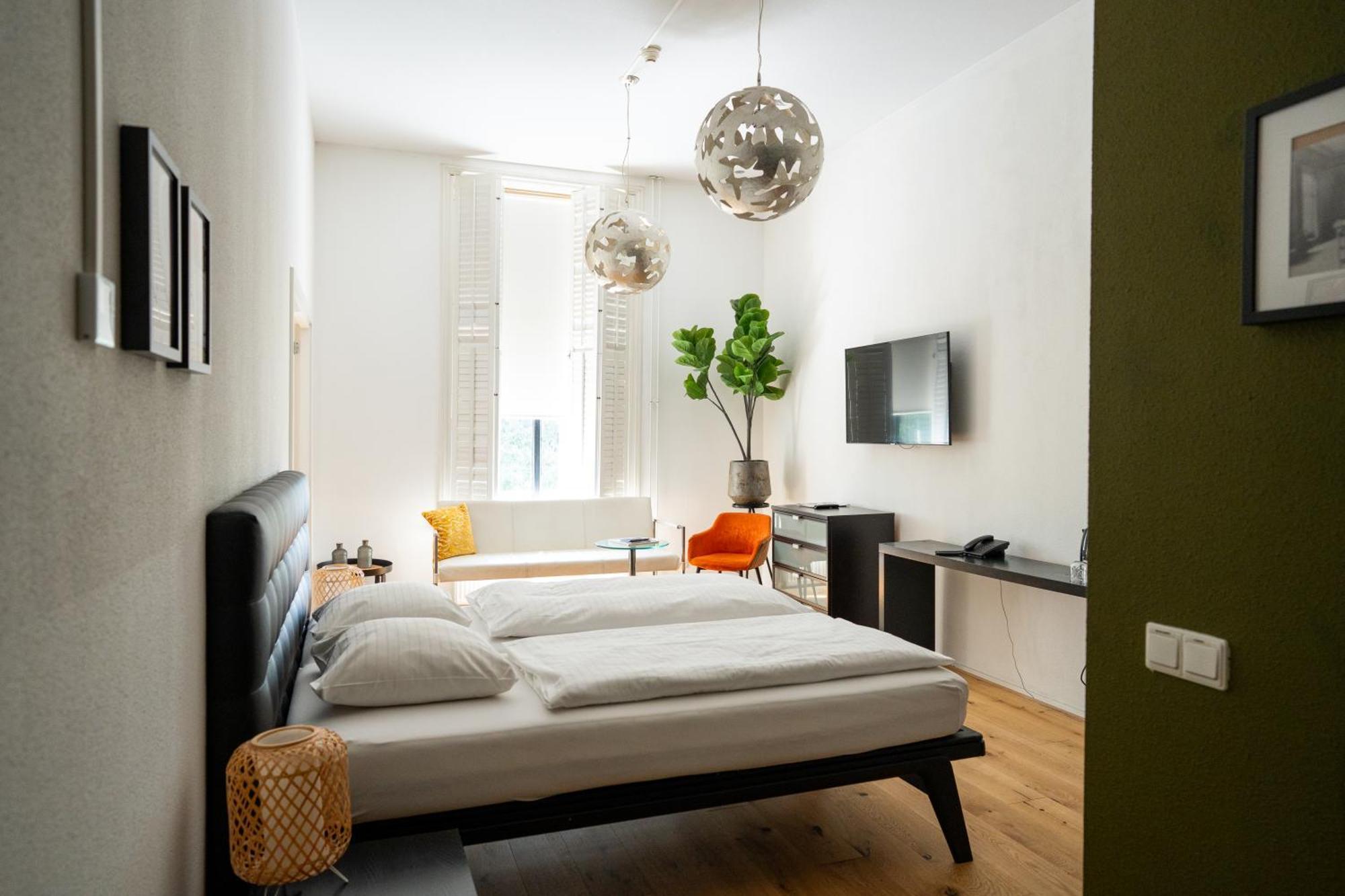 Family Room,1651165811:JPEG