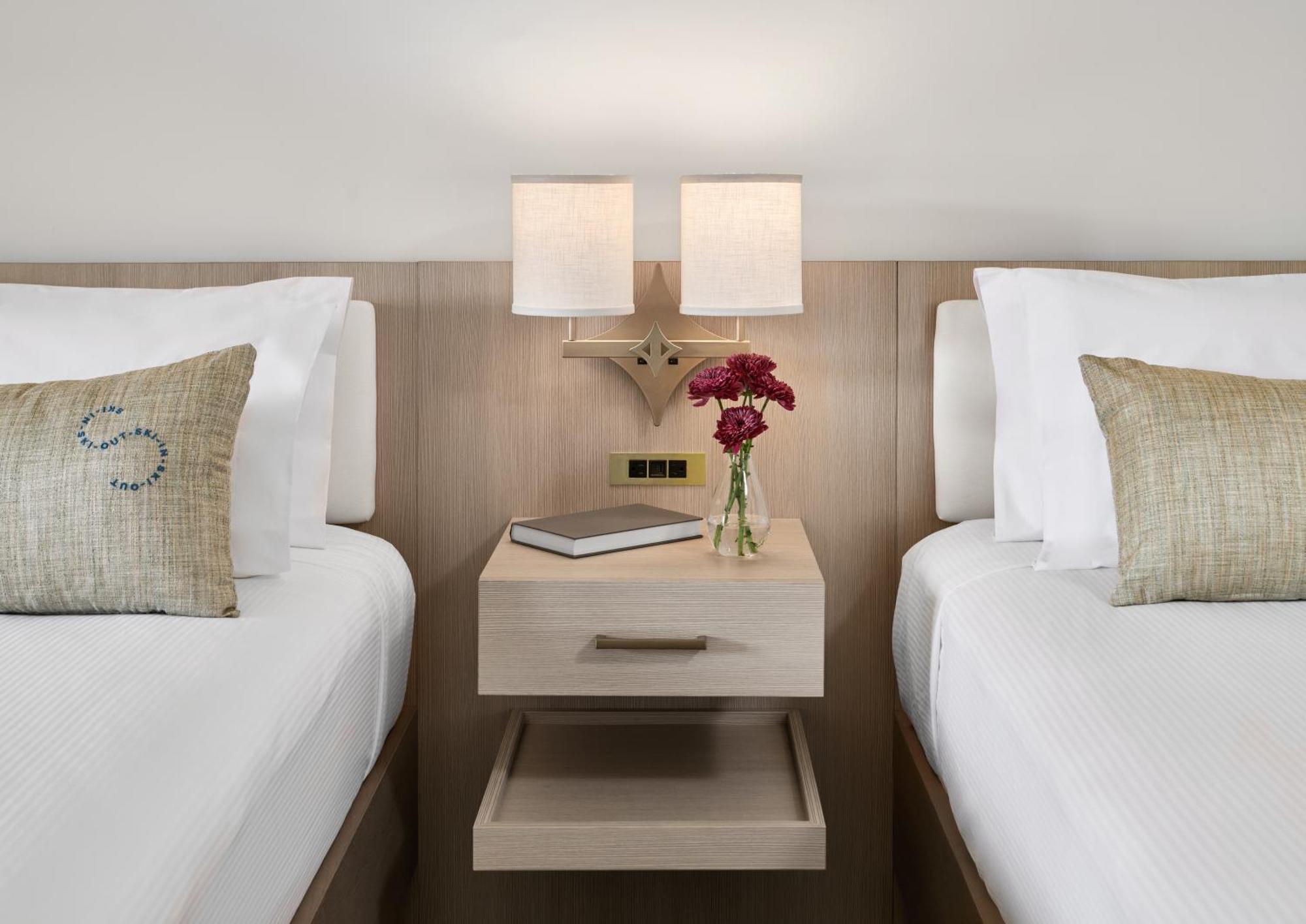 Deluxe Queen Room,1651168725:JPEG