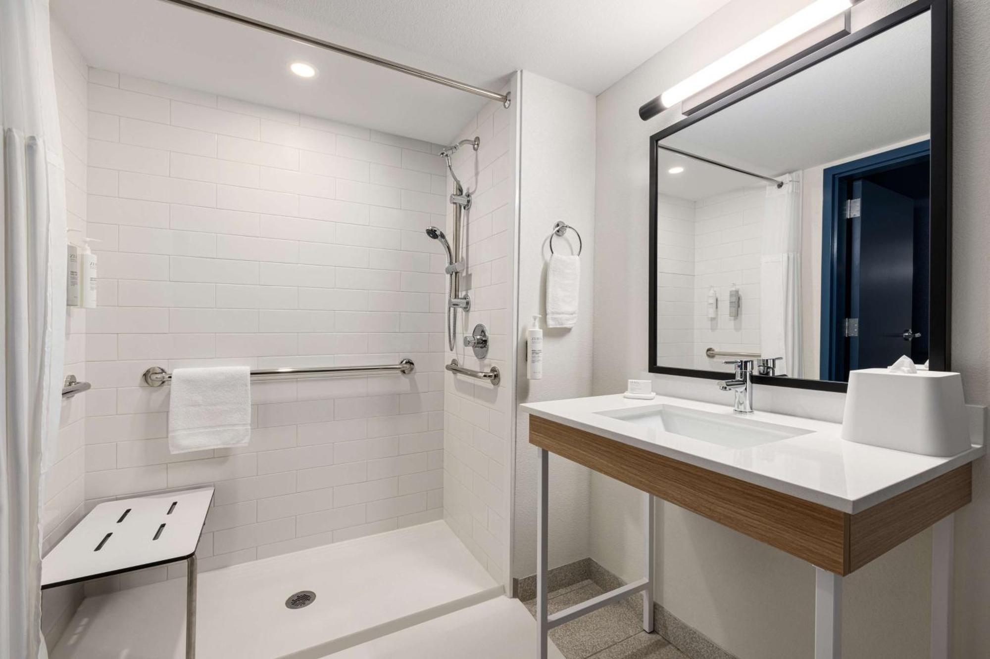 King Room Roll Shower Mobility Access