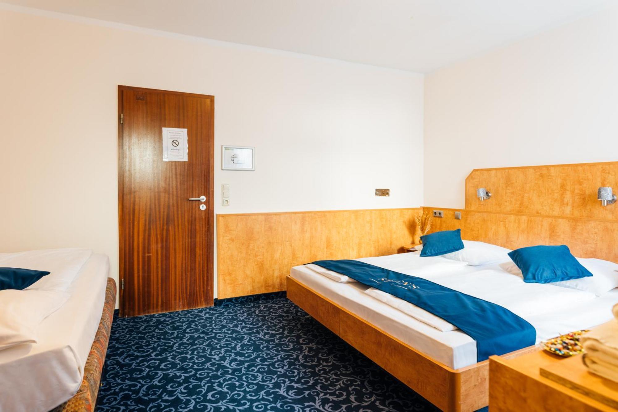 Triple Room,1679612042:JPEG