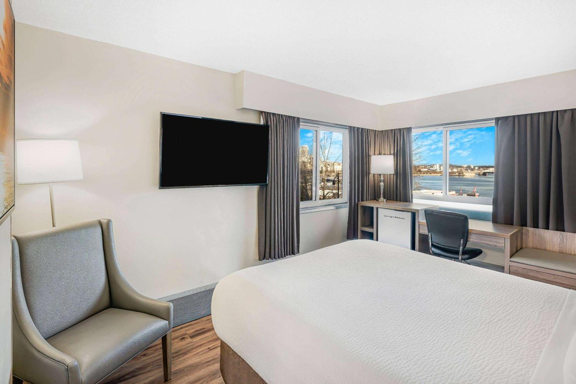 Standard Zimmer mit Queensize-Bett und Hafenblick
