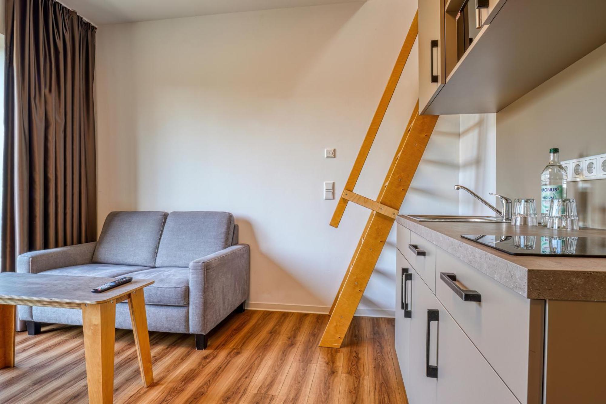 Apartment Balcony,1653575559:JPEG
