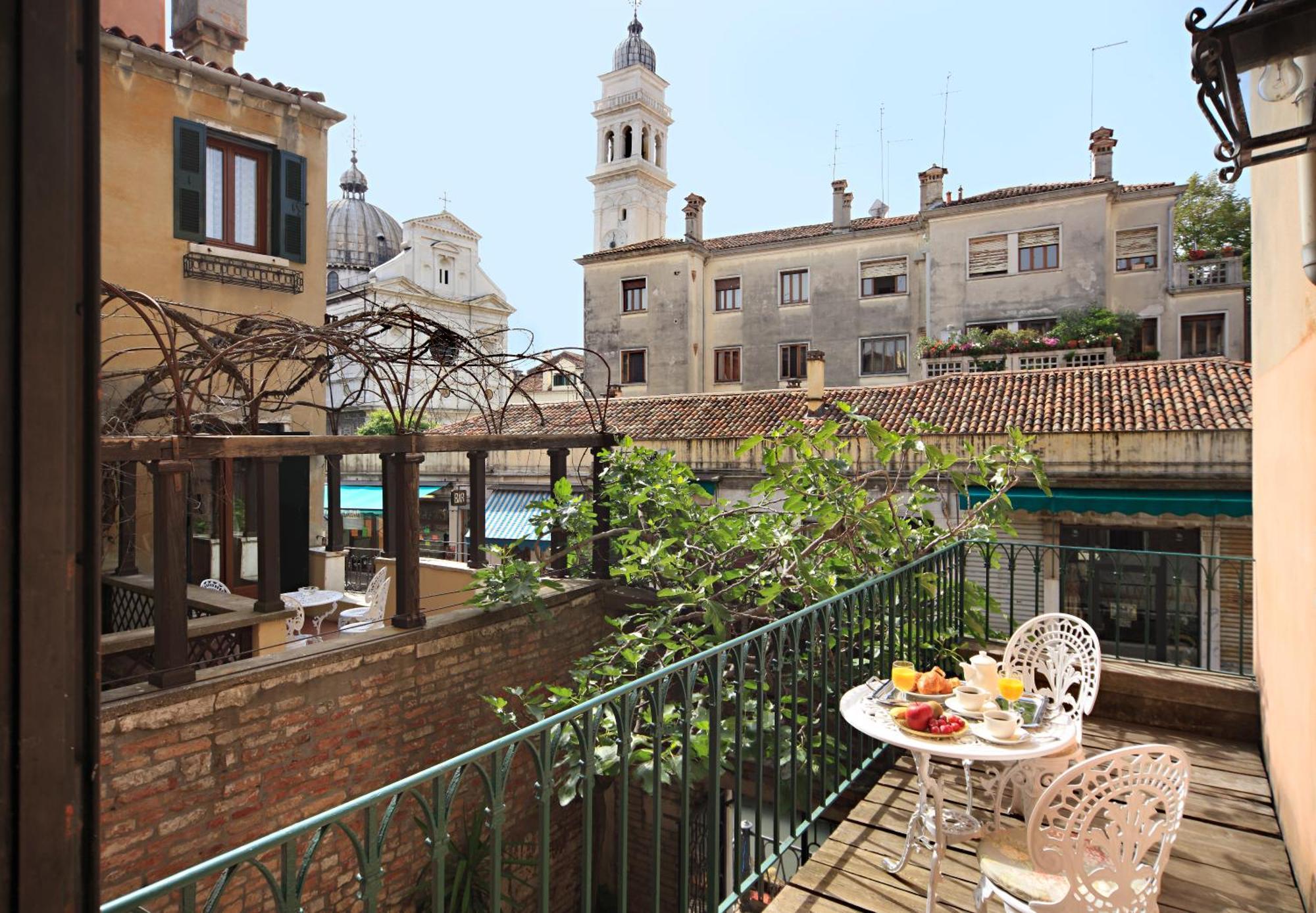 Chambre Double ou Lits Jumeaux de Luxe avec Terrasse - Vue sur Canal