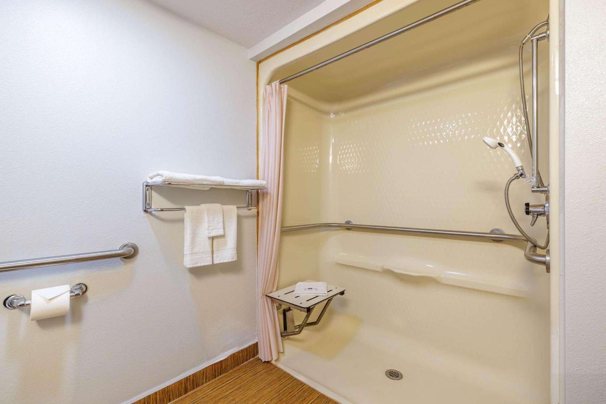 Queen Room - Disability Access - Roll in Shower