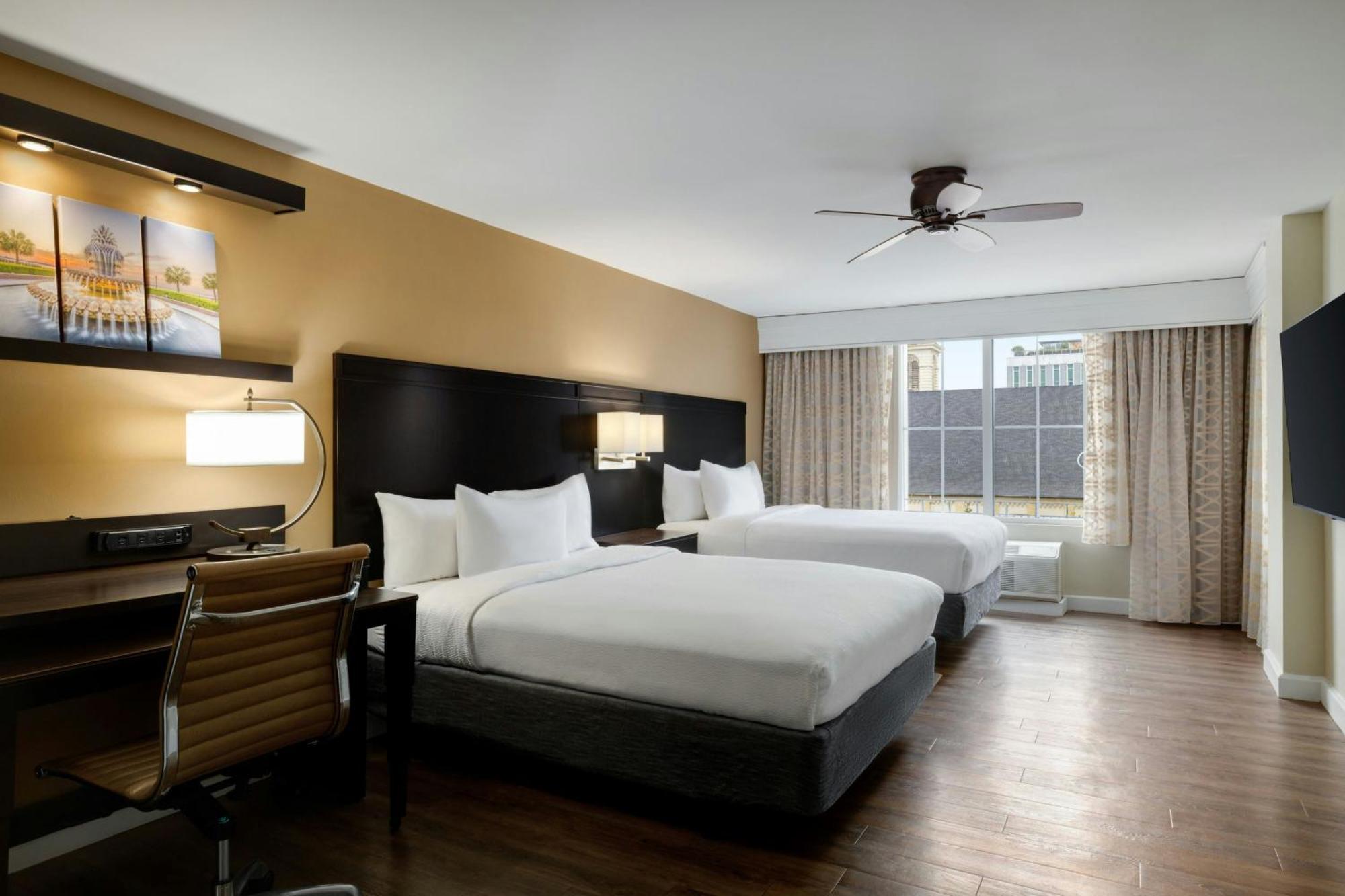 One-Bedroom Queen Suite with Sofa Bed,1659461711:JPEG