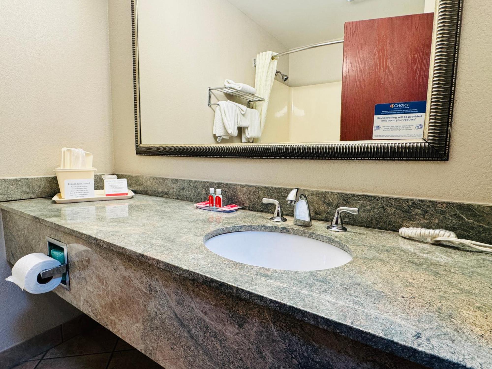 King Suite with Hot Tub - Non-Smoking