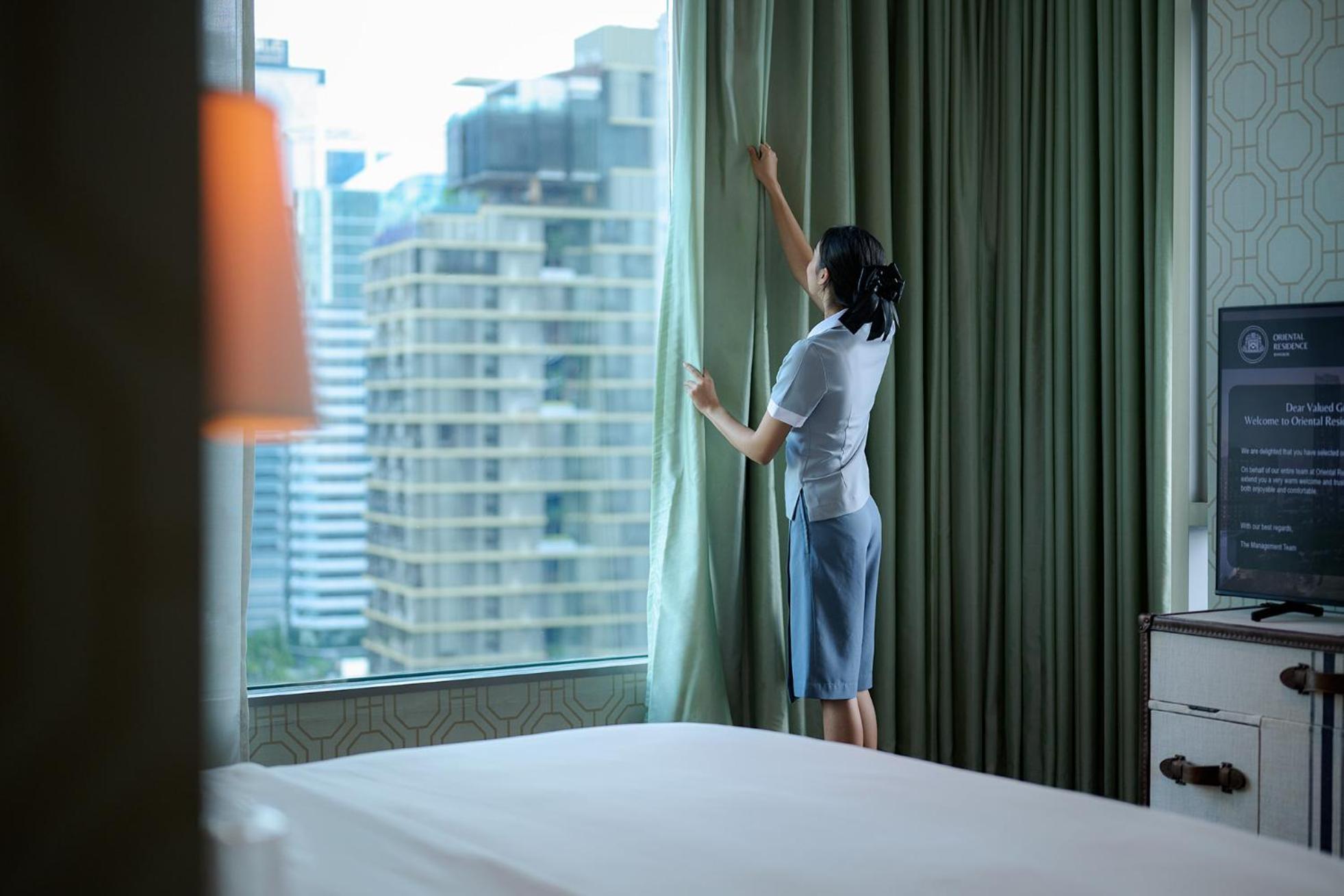 Suite mit 2 Schlafzimmern mit einem Kingsize-Bett und zwei Einzelbetten