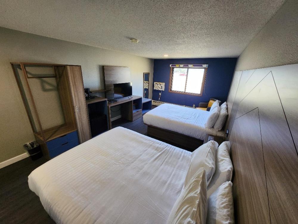 Queen Room with Two Queen Beds - Non-Smoking
