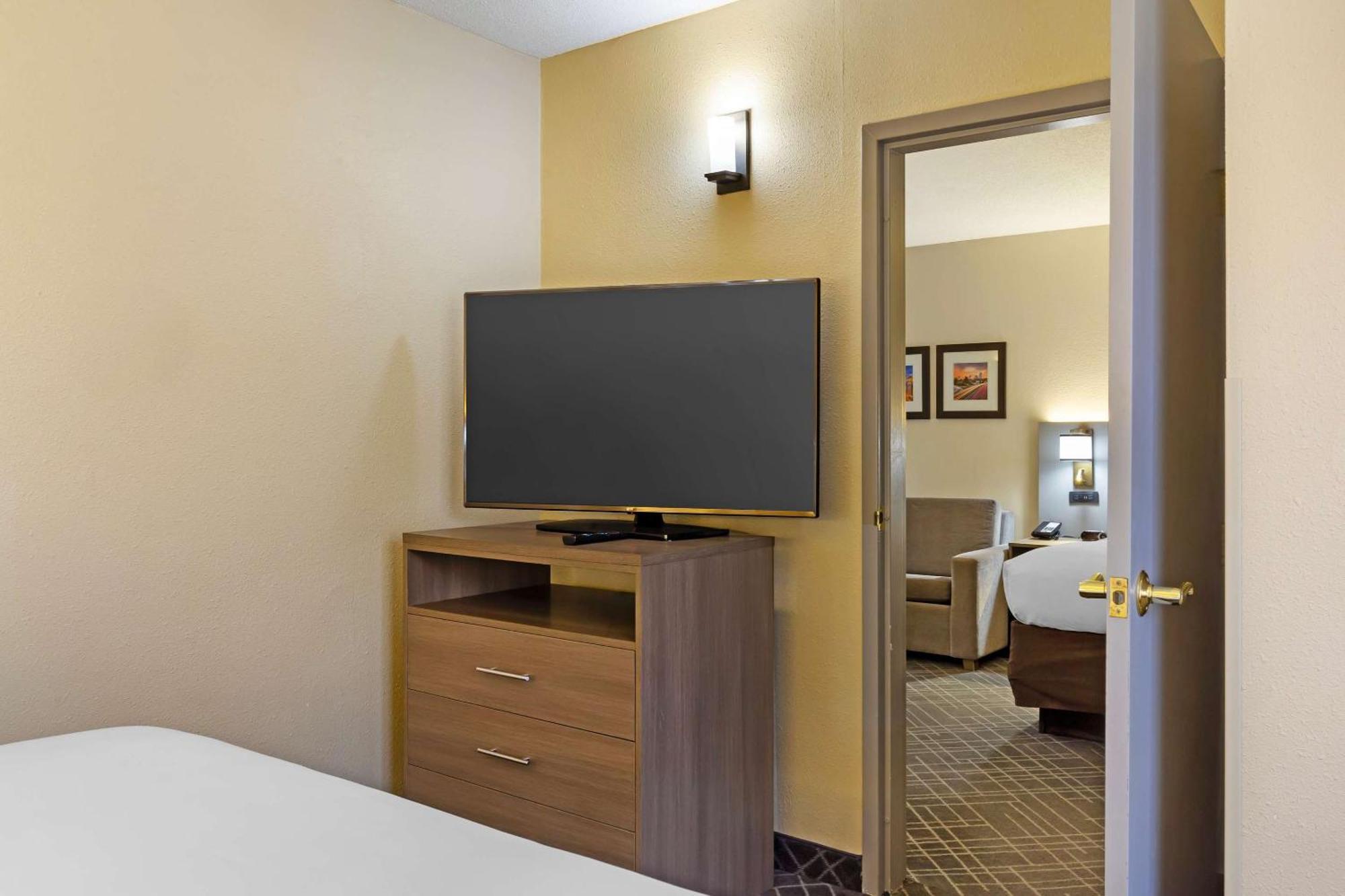 Superior King Suite - Non-Smoking