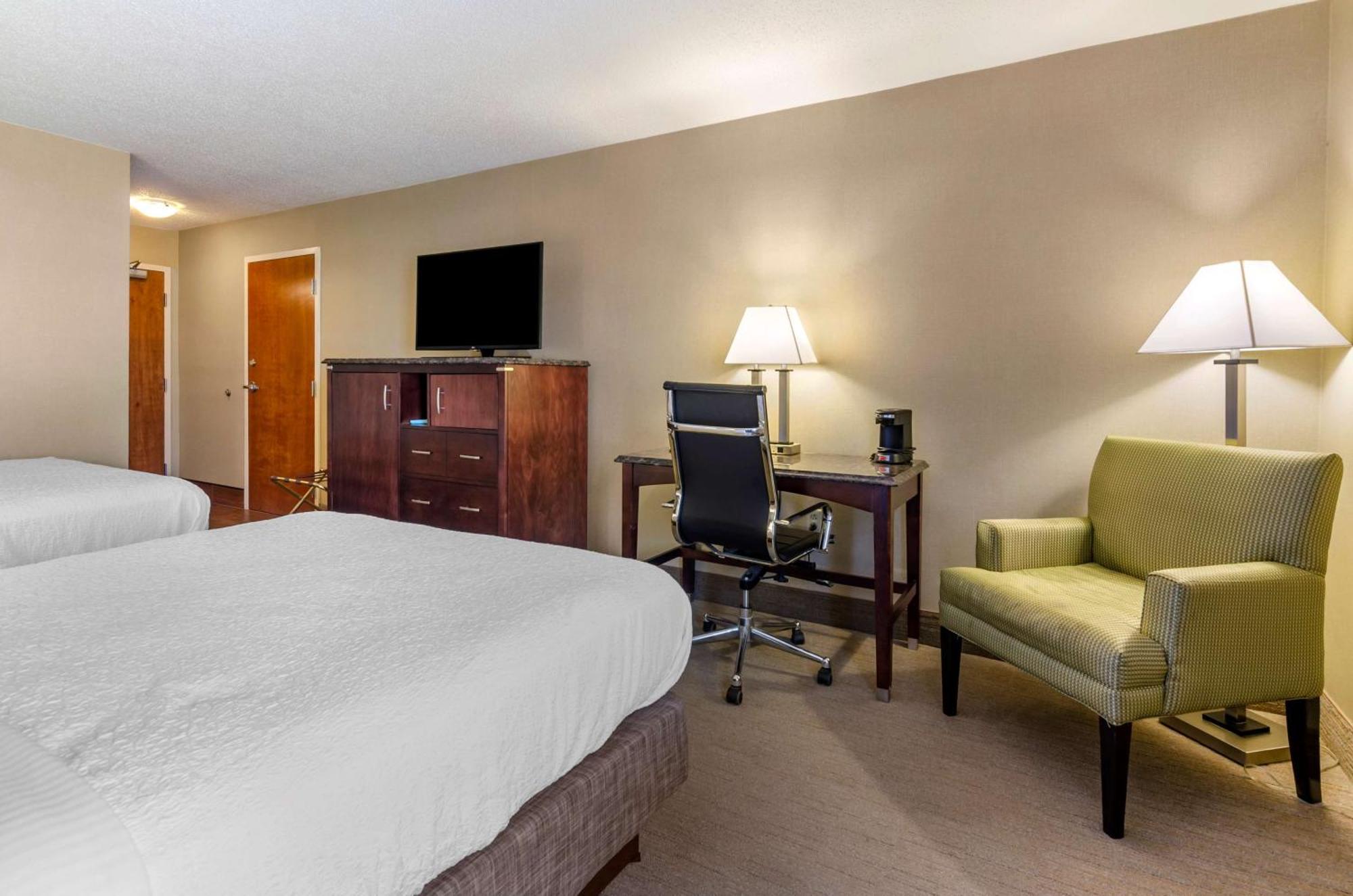 Queen Room with Two Queen Beds and Bath Tub - Disability Access/Non-Smoking