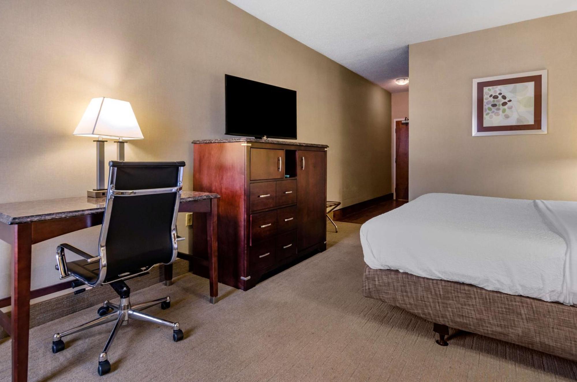 King Room with Roll-in Shower - Disability Access/Non-Smoking