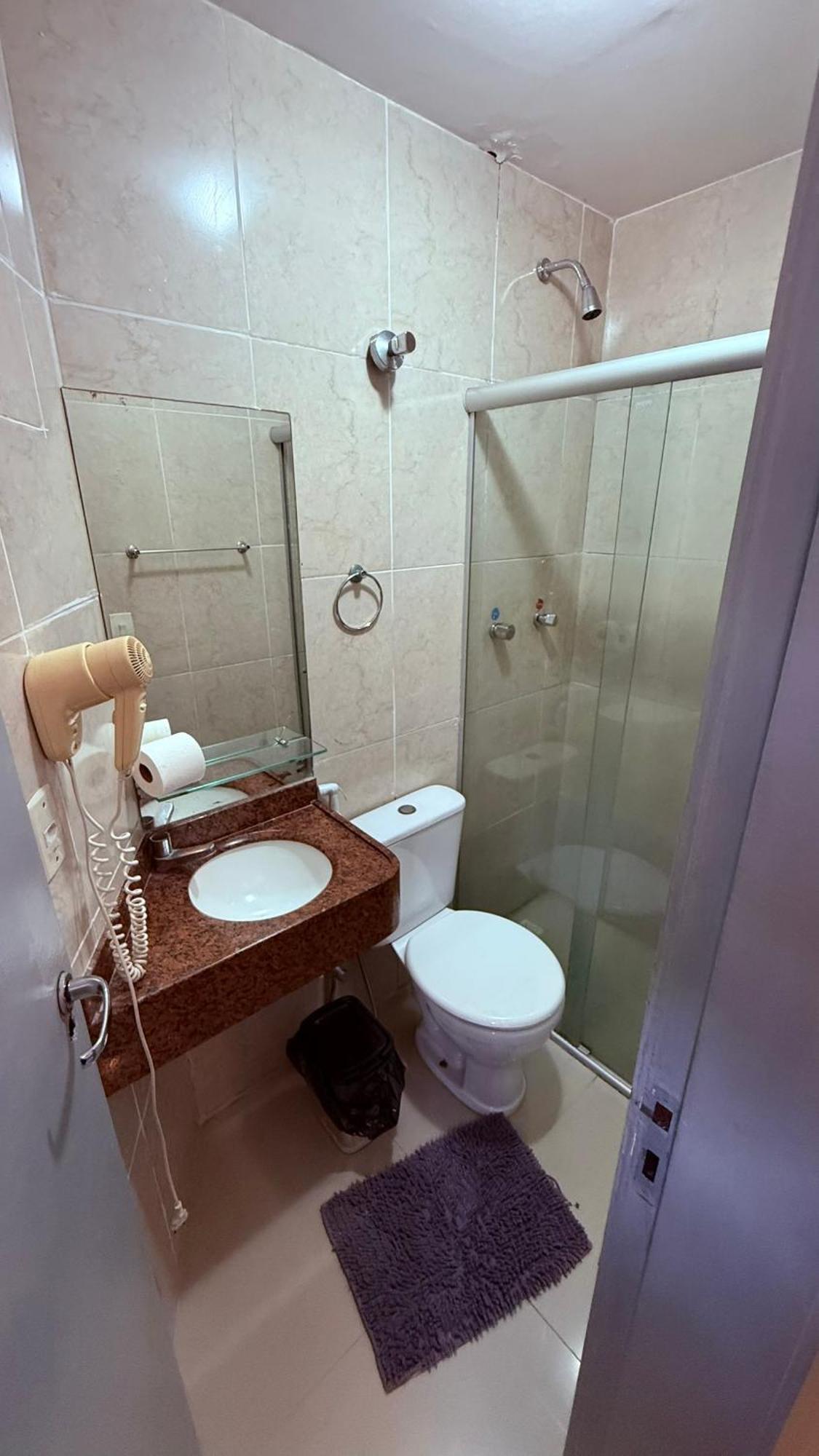 Quarto com Cama de Casal ou 2 de Solteiro