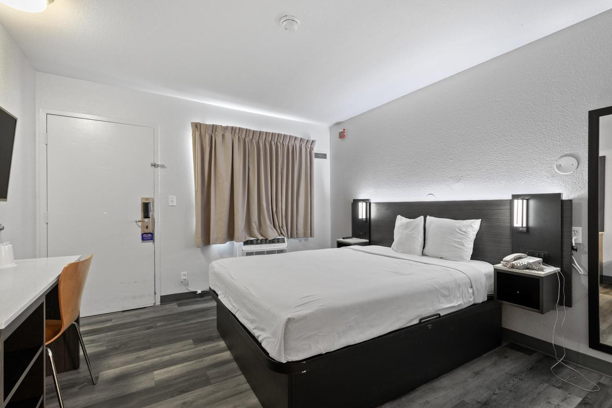 Queen Room,1657152952:JPEG