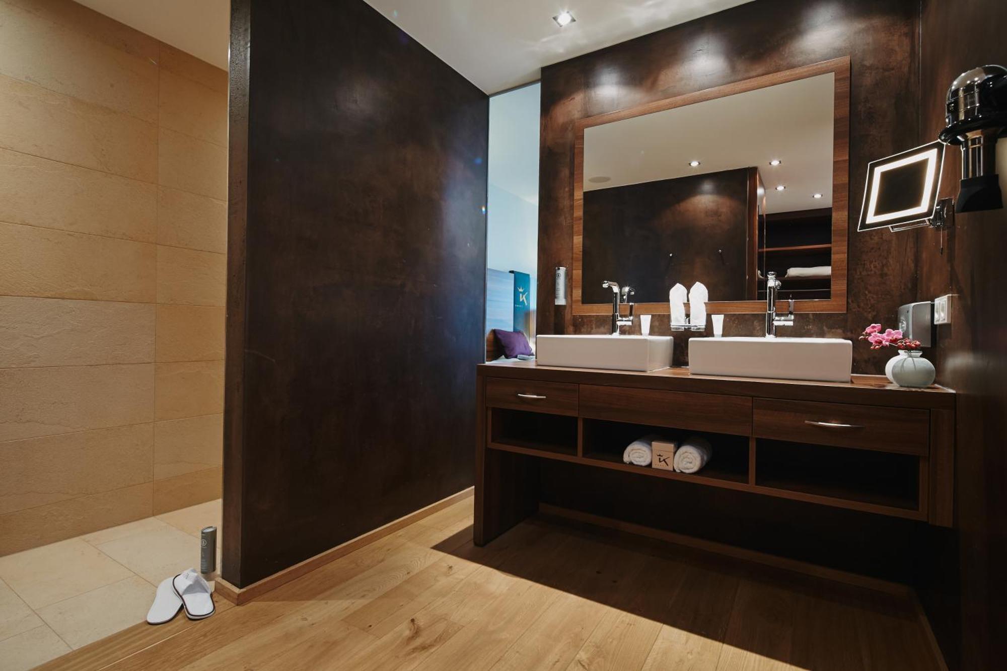 Double Room,1658073530:JPEG