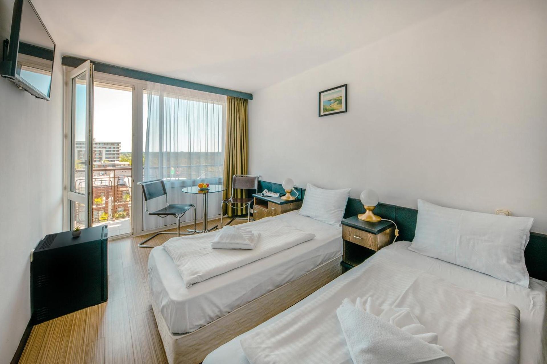 Zweibettzimmer mit Balkon