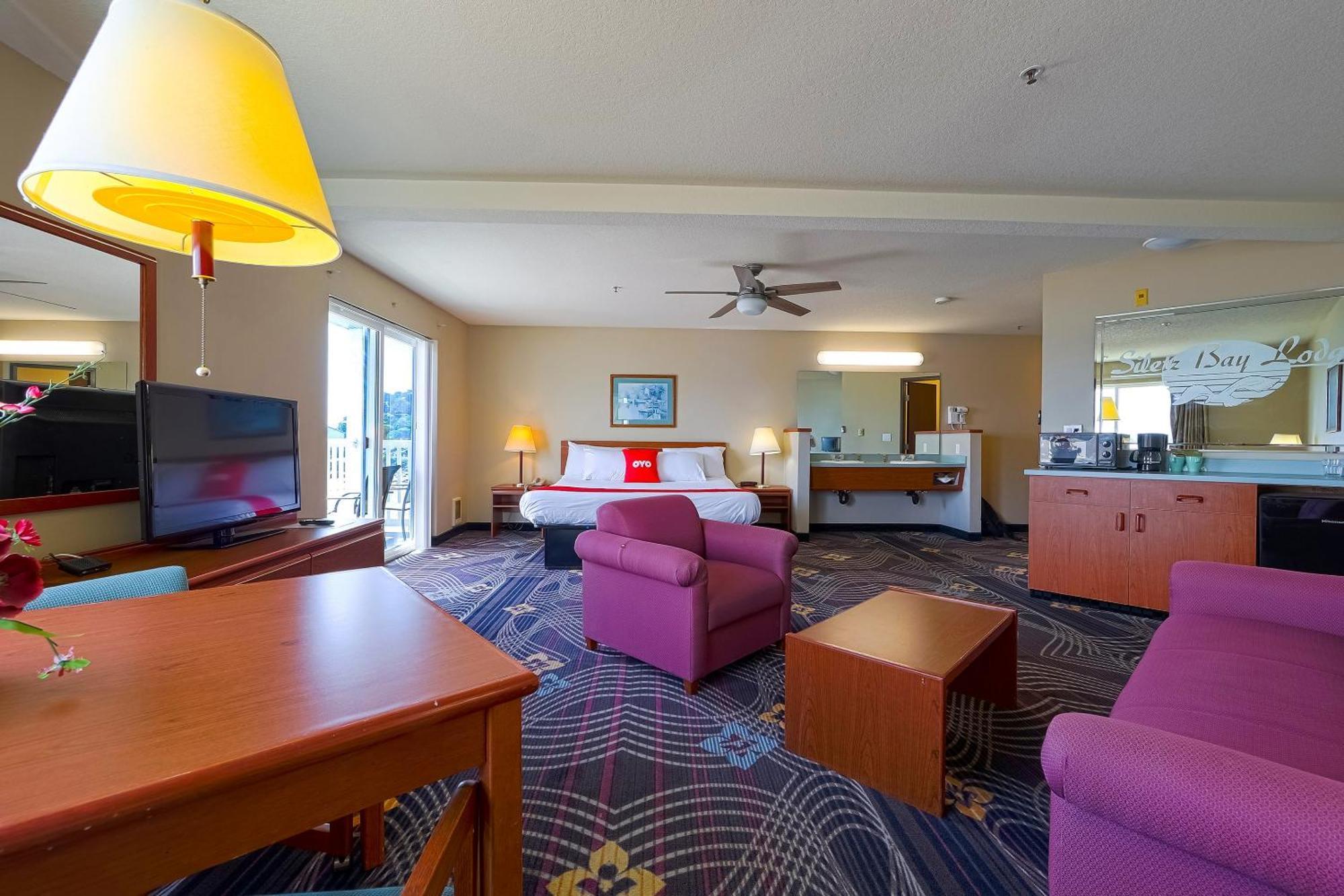 Luxurious King Suite Jetted Tub Balcony Ocean view,1658762264:JPEG