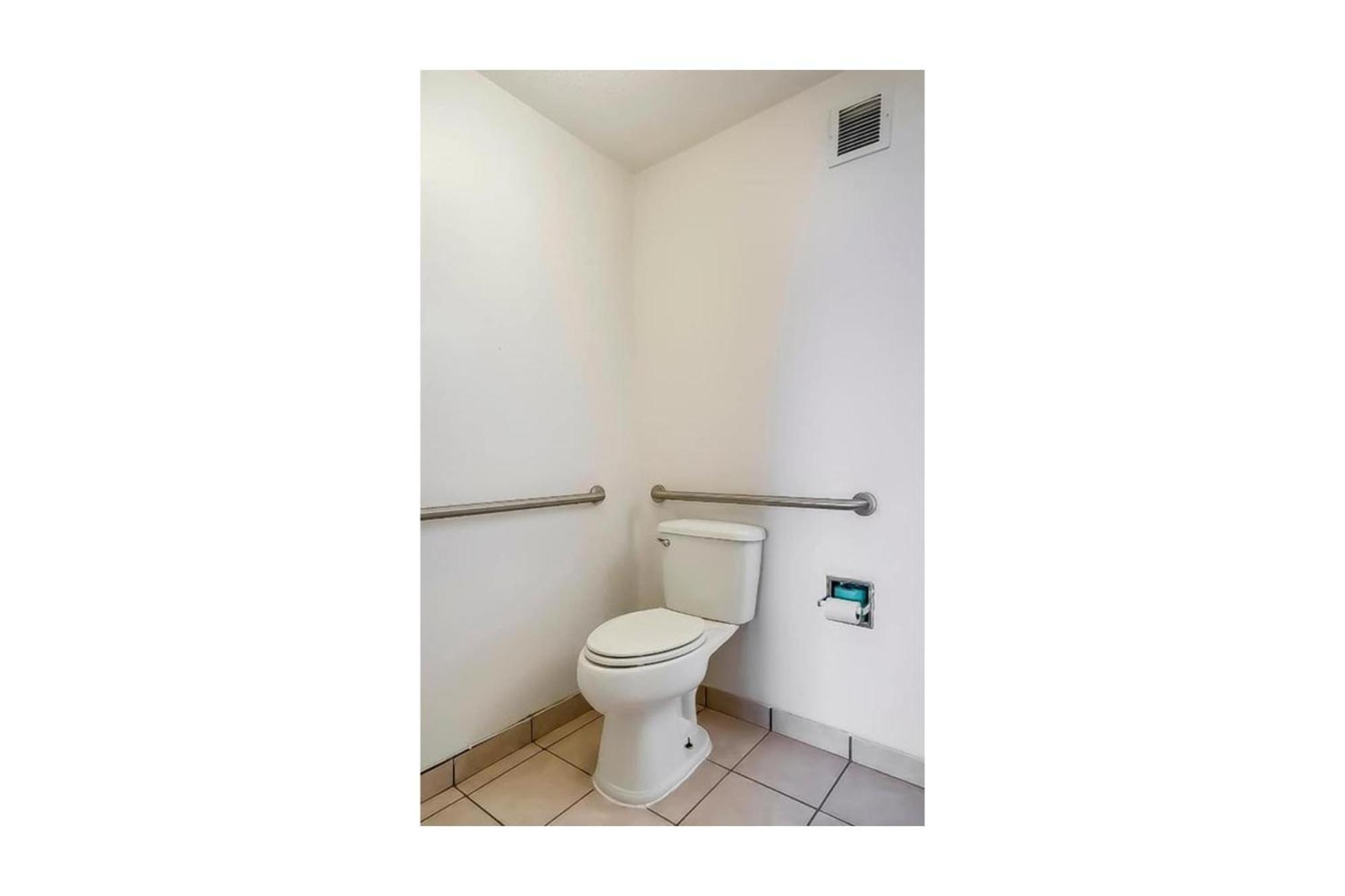 2 Full Bed Accessible