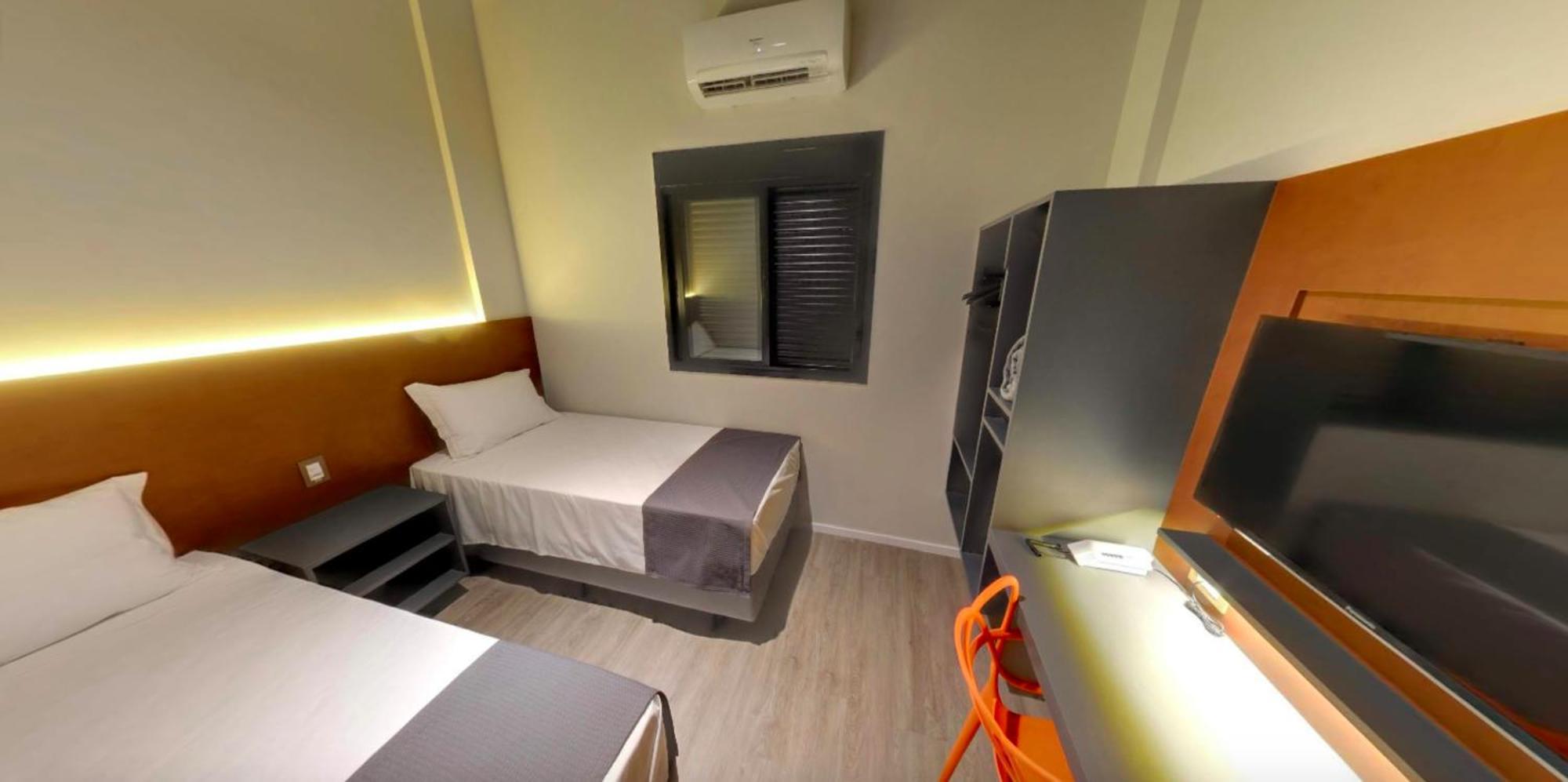Quarto com 2 Camas de Solteiro