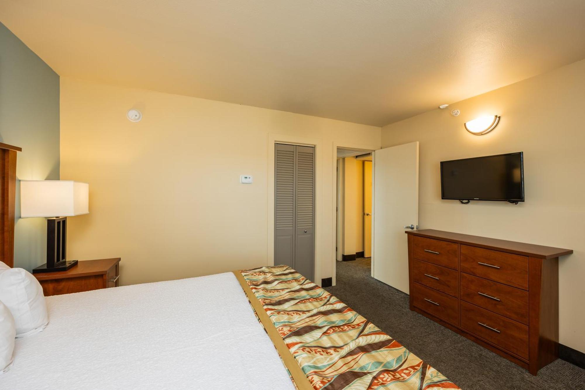 King Oceanfront Efficiency Suite