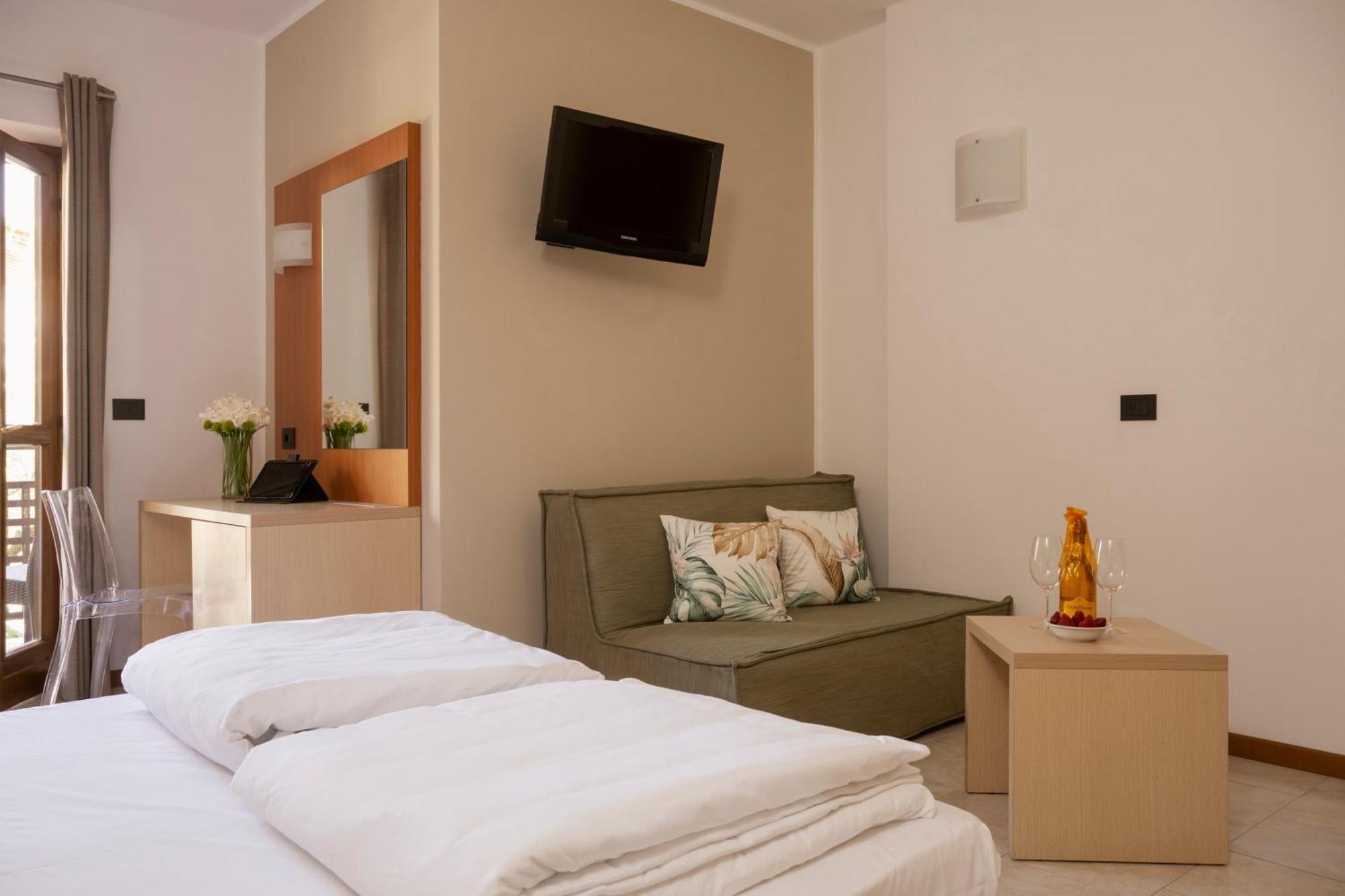 Double Room with Mountain View,1660289792:JPEG